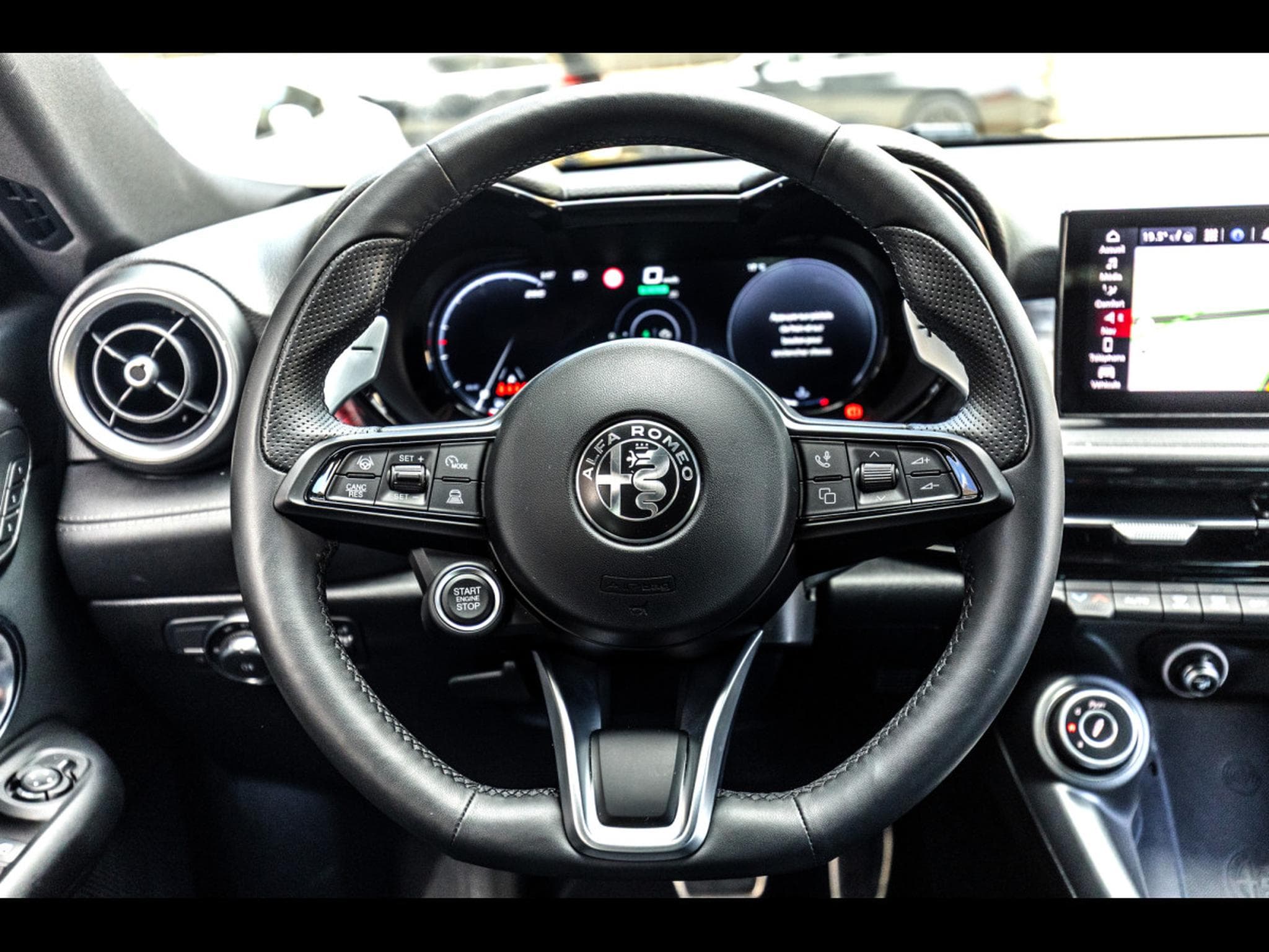 Alfa-Romeo Tonale VELOCE 1.5 MILD-HYBRID TCT – ROSSO ALFA (2023) - Photo 12