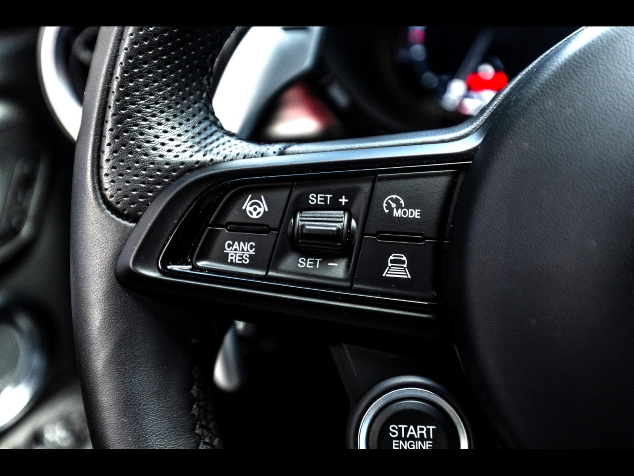 Alfa-Romeo Tonale VELOCE 1.5 MILD-HYBRID TCT – ROSSO ALFA (2023) - Photo 22