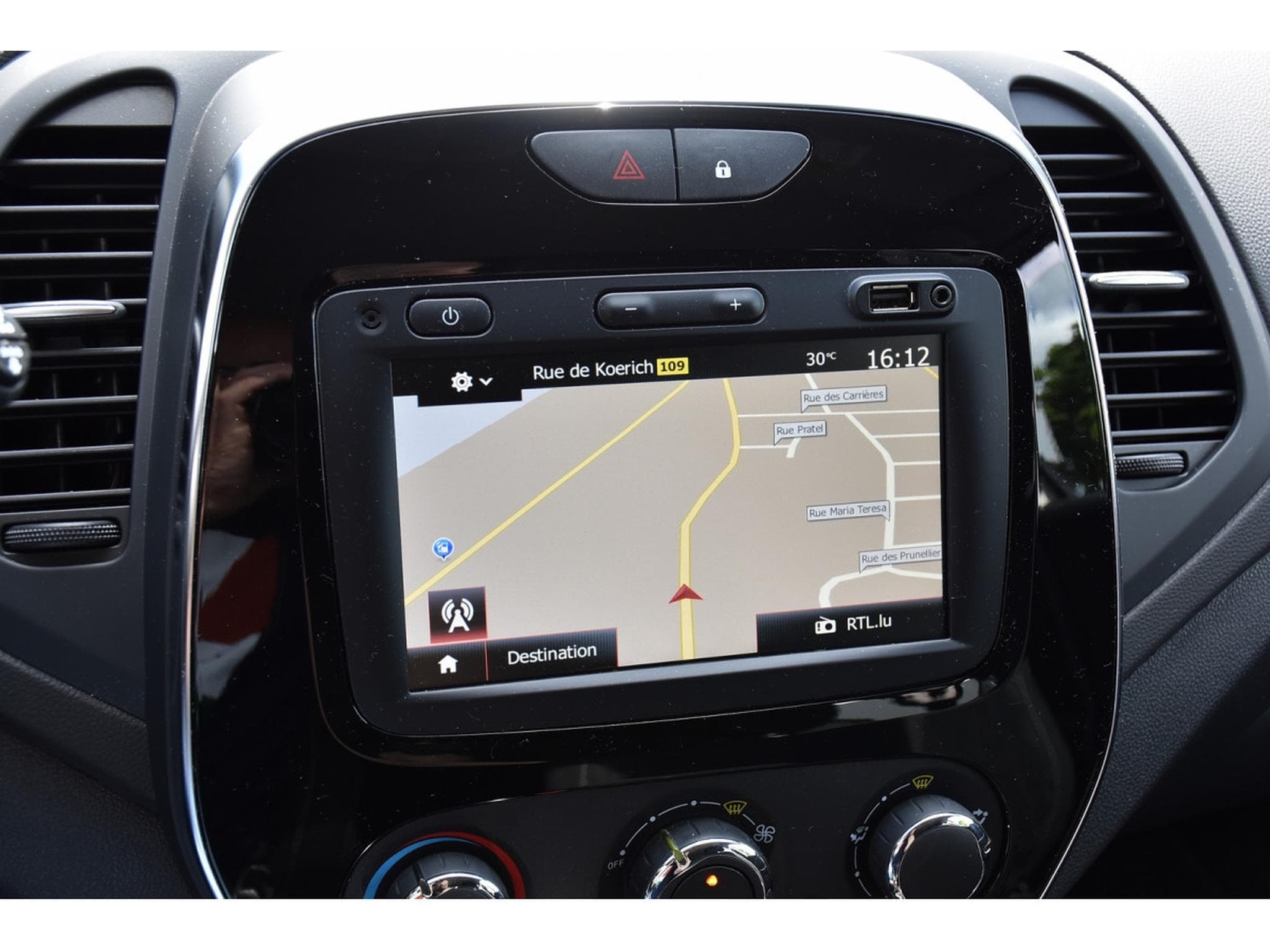 Renault Captur 0.9 TCe REGUL GPS PDC 1° MAIN (2019) - Photo 10