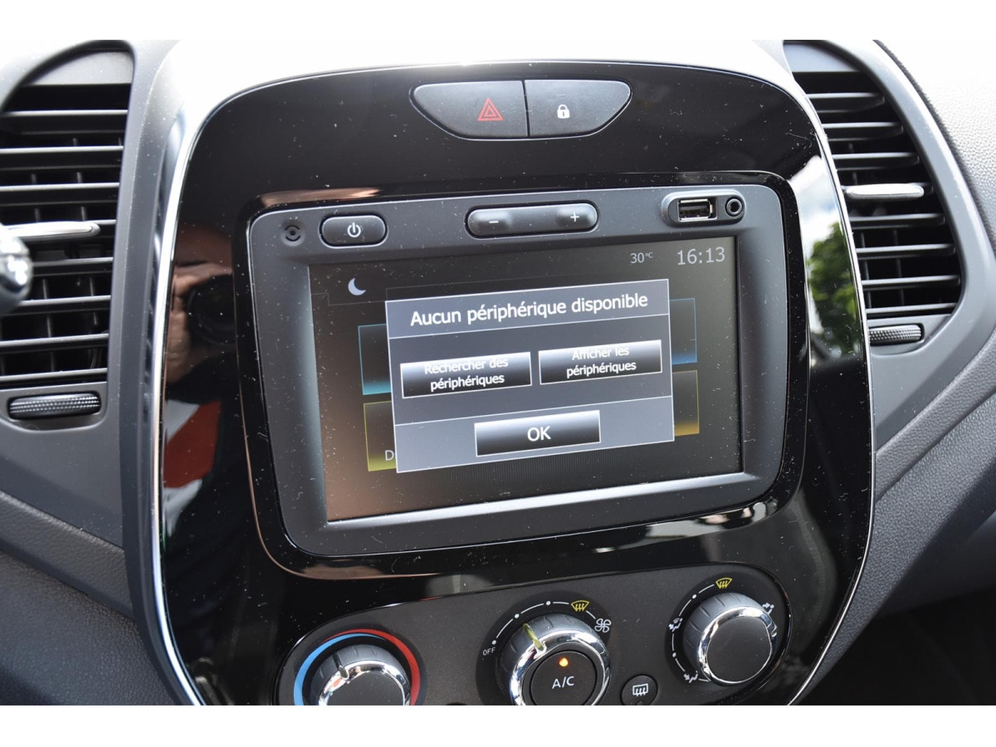Renault Captur 0.9 TCe REGUL GPS PDC 1° MAIN (2019) - Photo 11