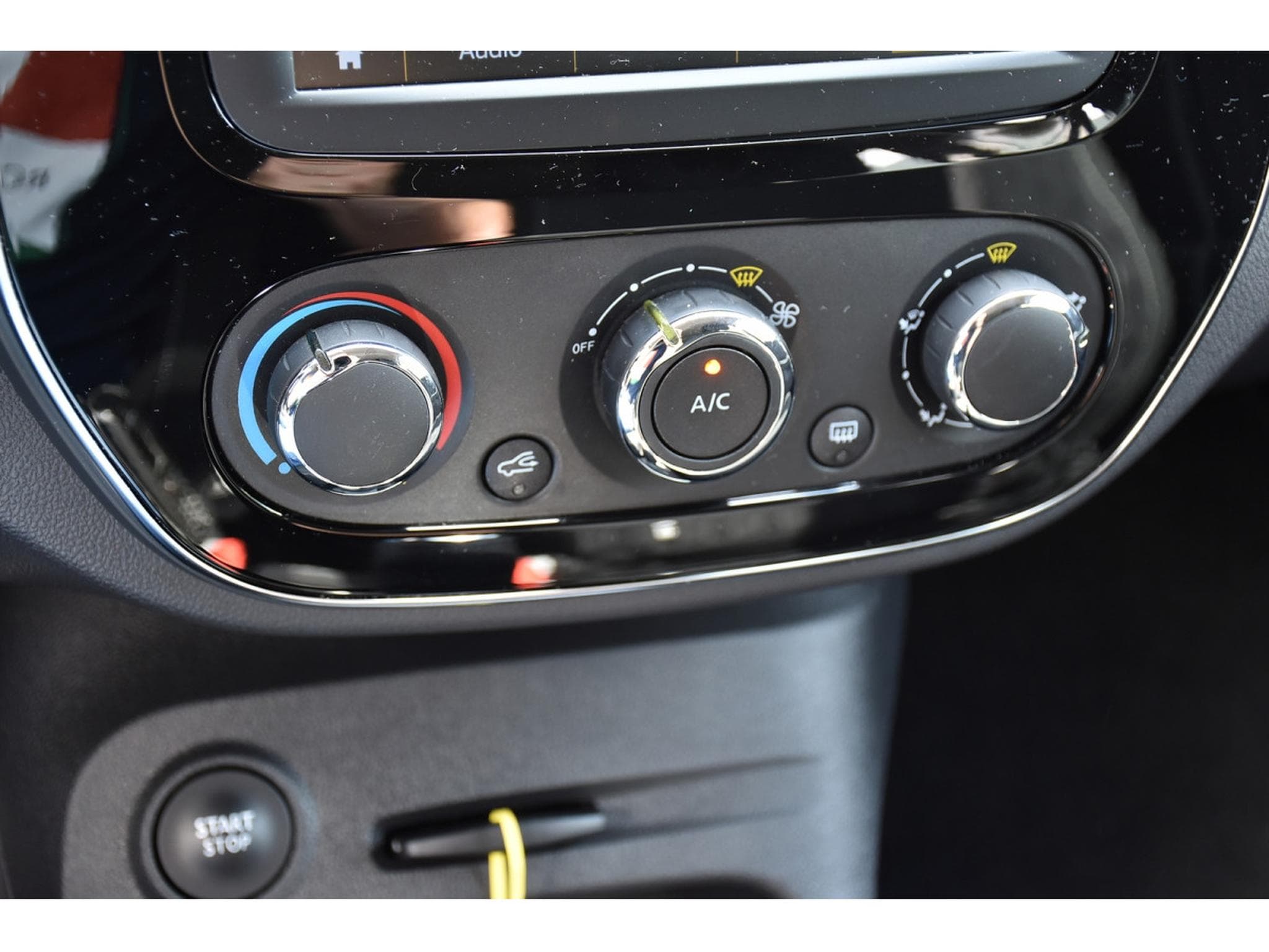 Renault Captur 0.9 TCe REGUL GPS PDC 1° MAIN (2019) - Photo 13