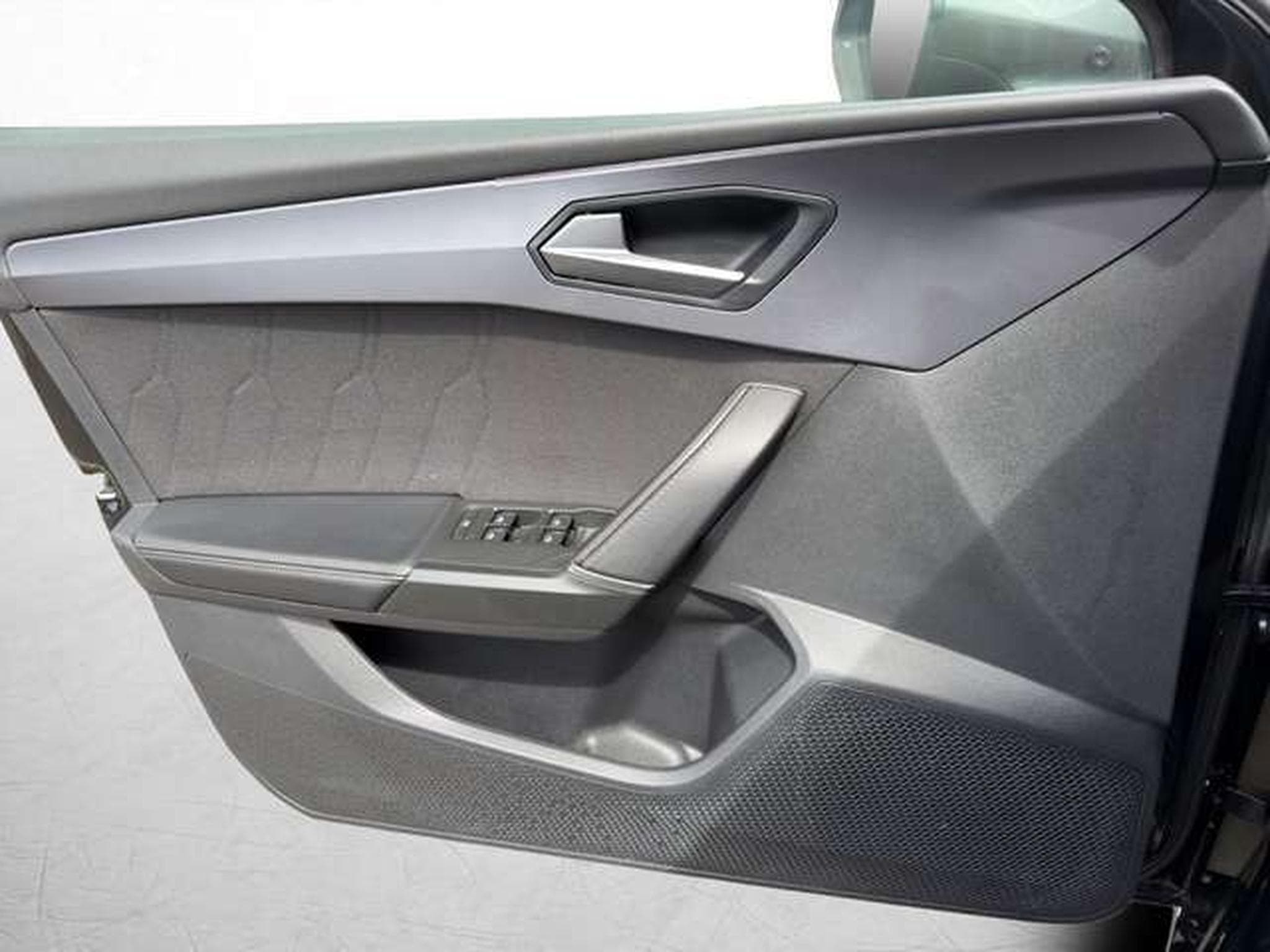CUPRA Leon 1.5 eTSI/Navi/SHZ/18"Alu/Side-Assist/Kamera (2025) - Photo 12