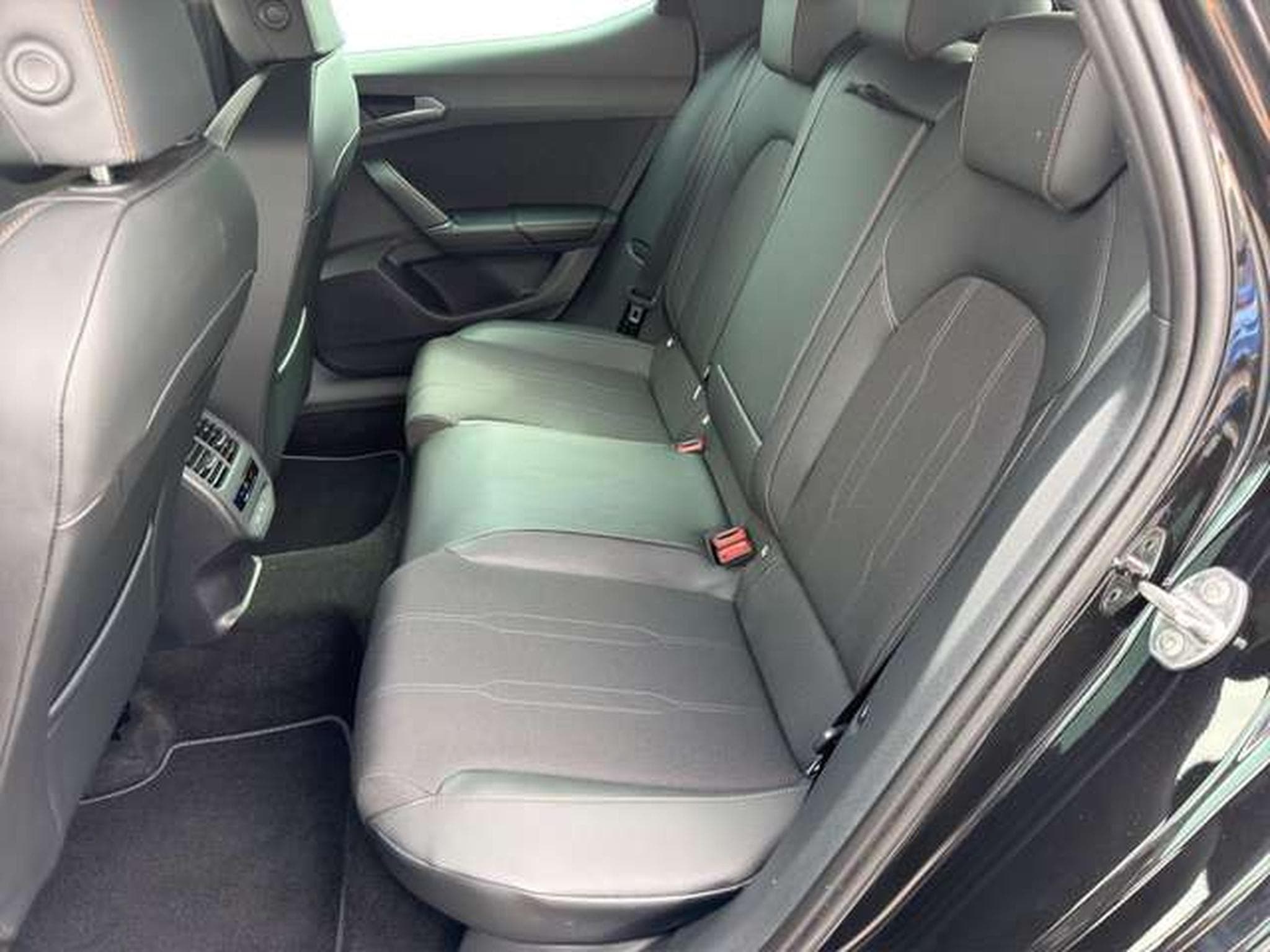 CUPRA Leon 1.5 eTSI/Navi/SHZ/18"Alu/Side-Assist/Kamera (2025) - Photo 16