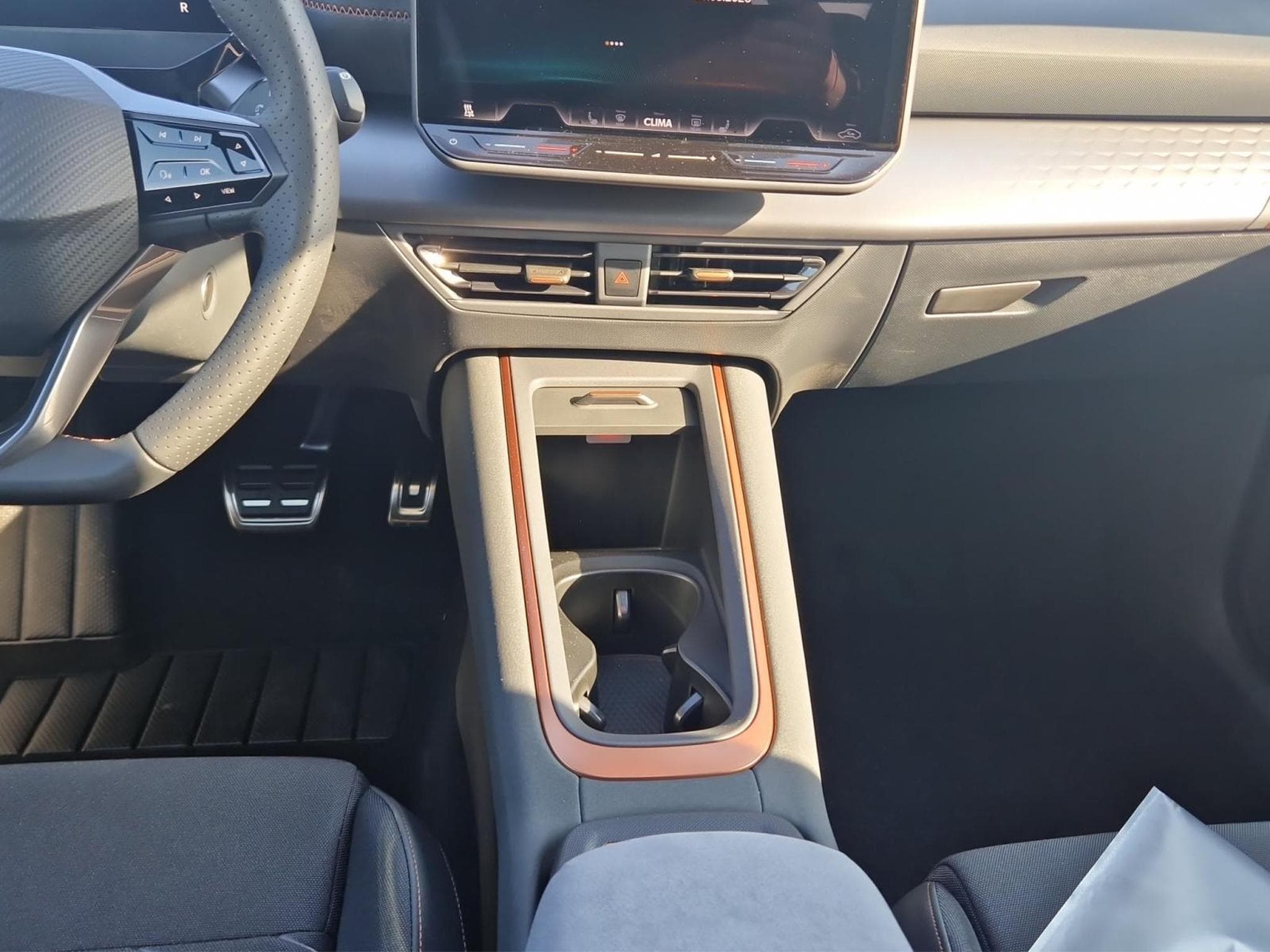 Cupra Born 6,000€ Luxembourg BEV incentive eligible T&Cs apply (2026) - Photo 10