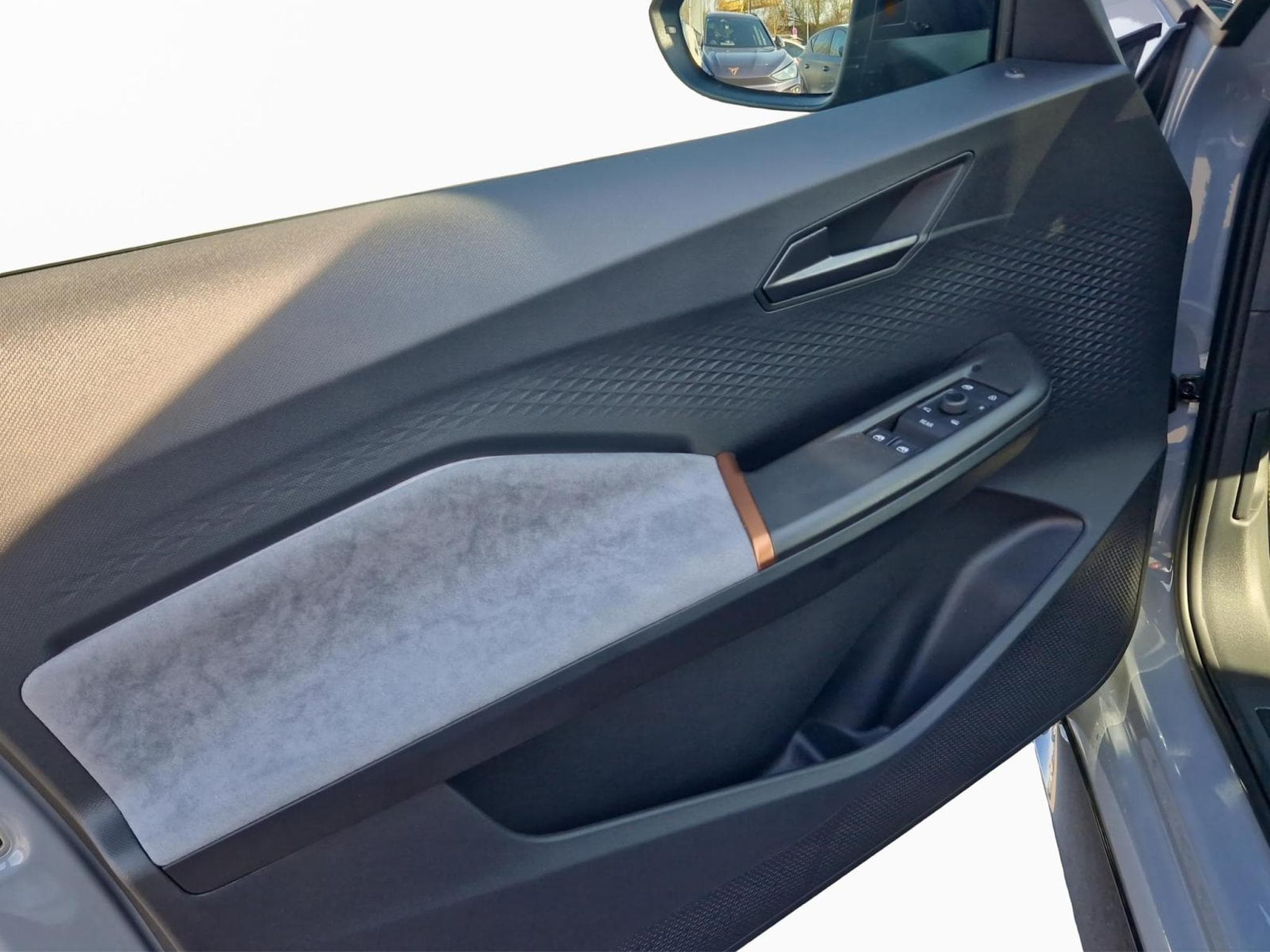 Cupra Born 6,000€ Luxembourg BEV incentive eligible T&Cs apply (2026) - Photo 12