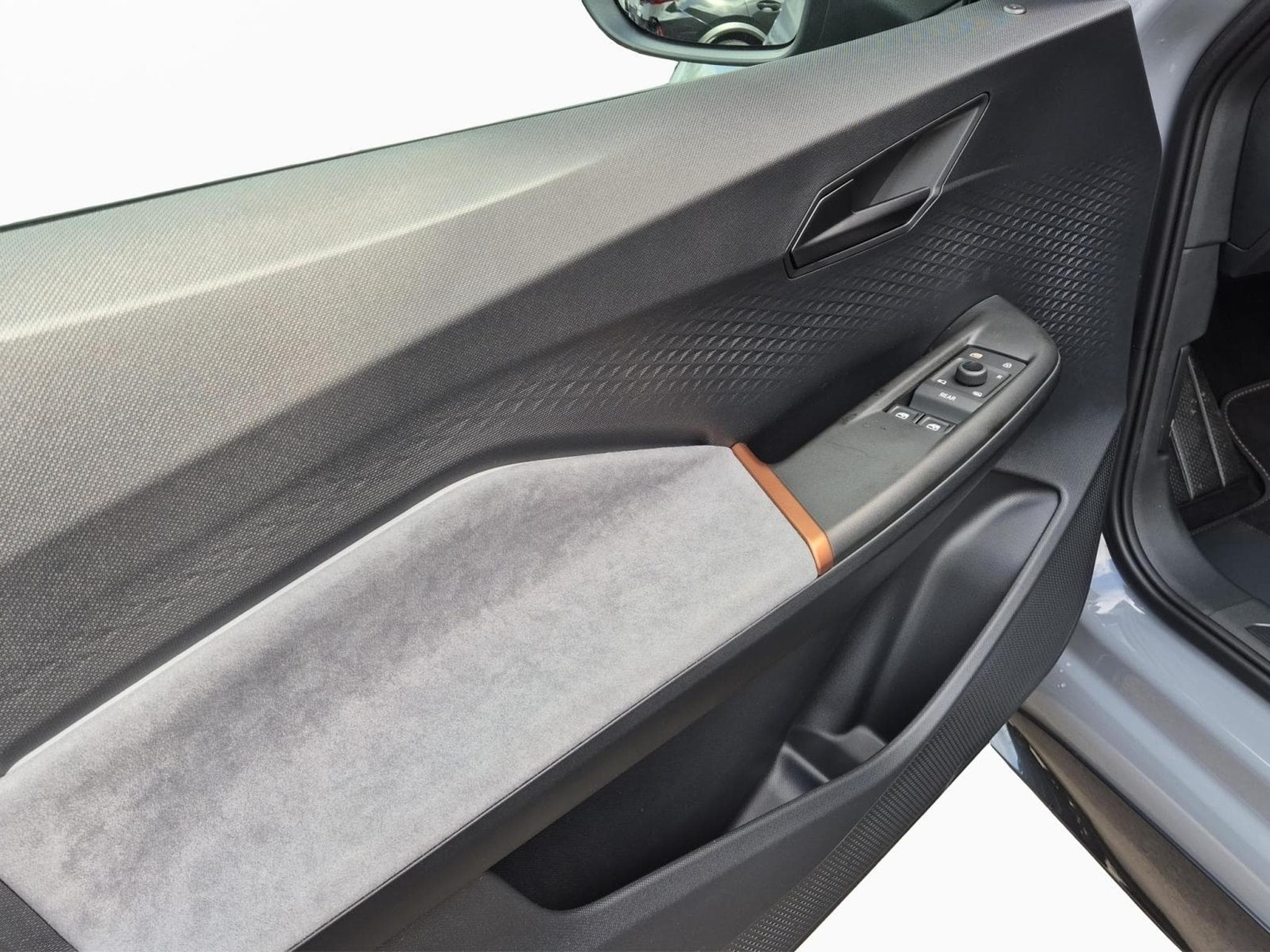 Cupra Born 6,000€ Luxembourg BEV incentive eligible T&Cs apply (2026) - Photo 14