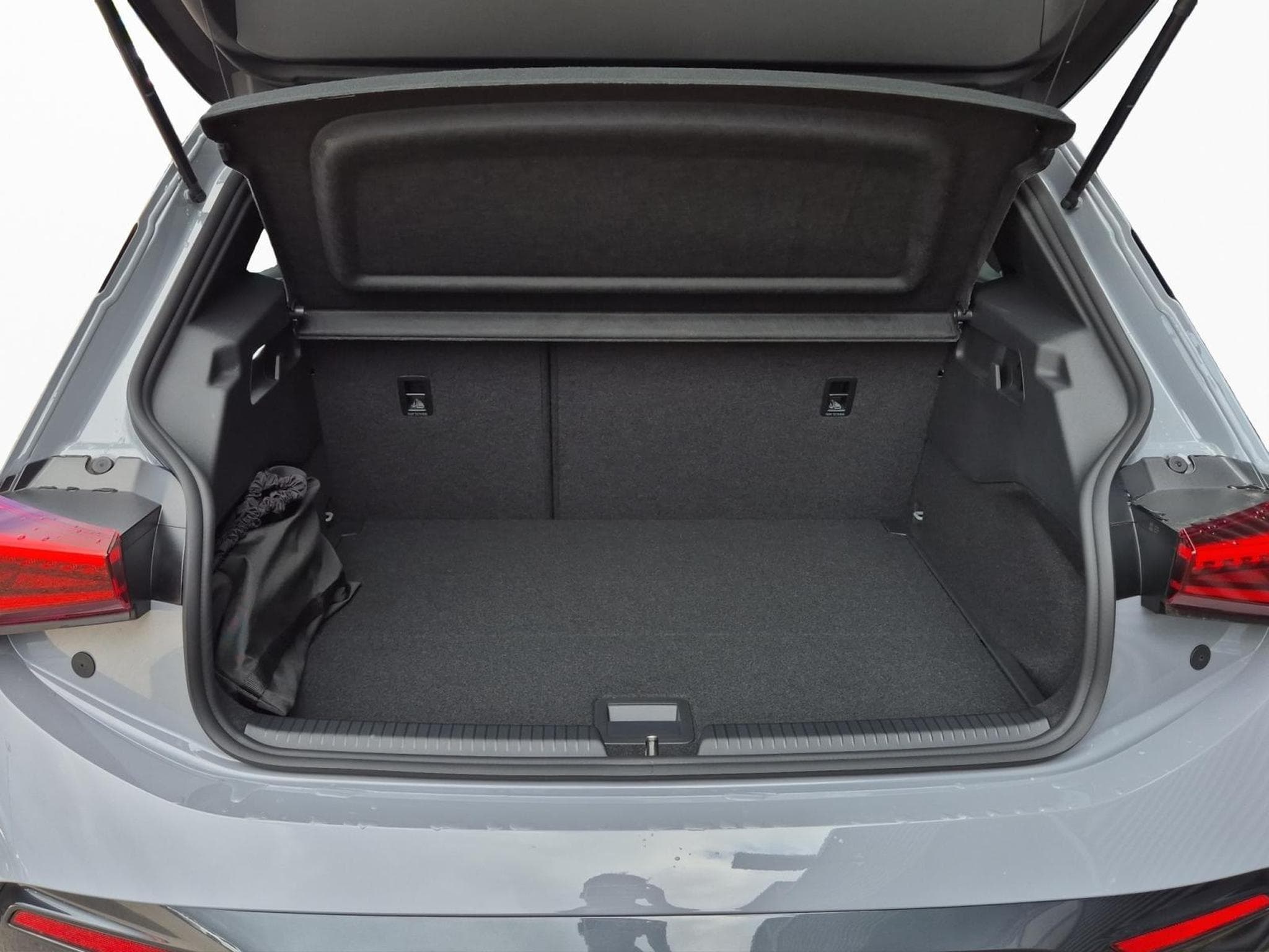 Cupra Born 6,000€ Luxembourg BEV incentive eligible T&Cs apply (2026) - Photo 17