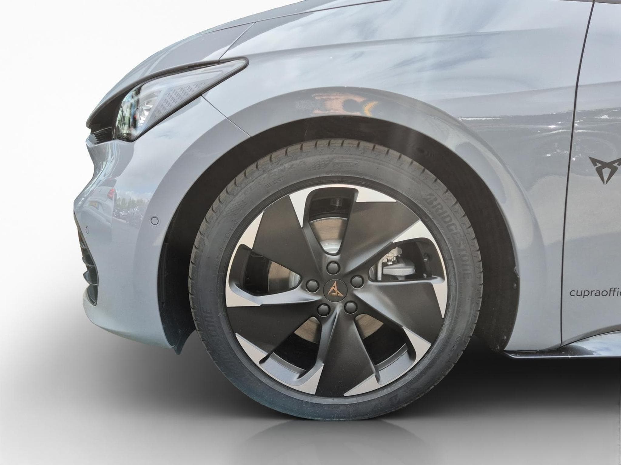 Cupra Born 6,000€ Luxembourg BEV incentive eligible T&Cs apply (2026) - Photo 9