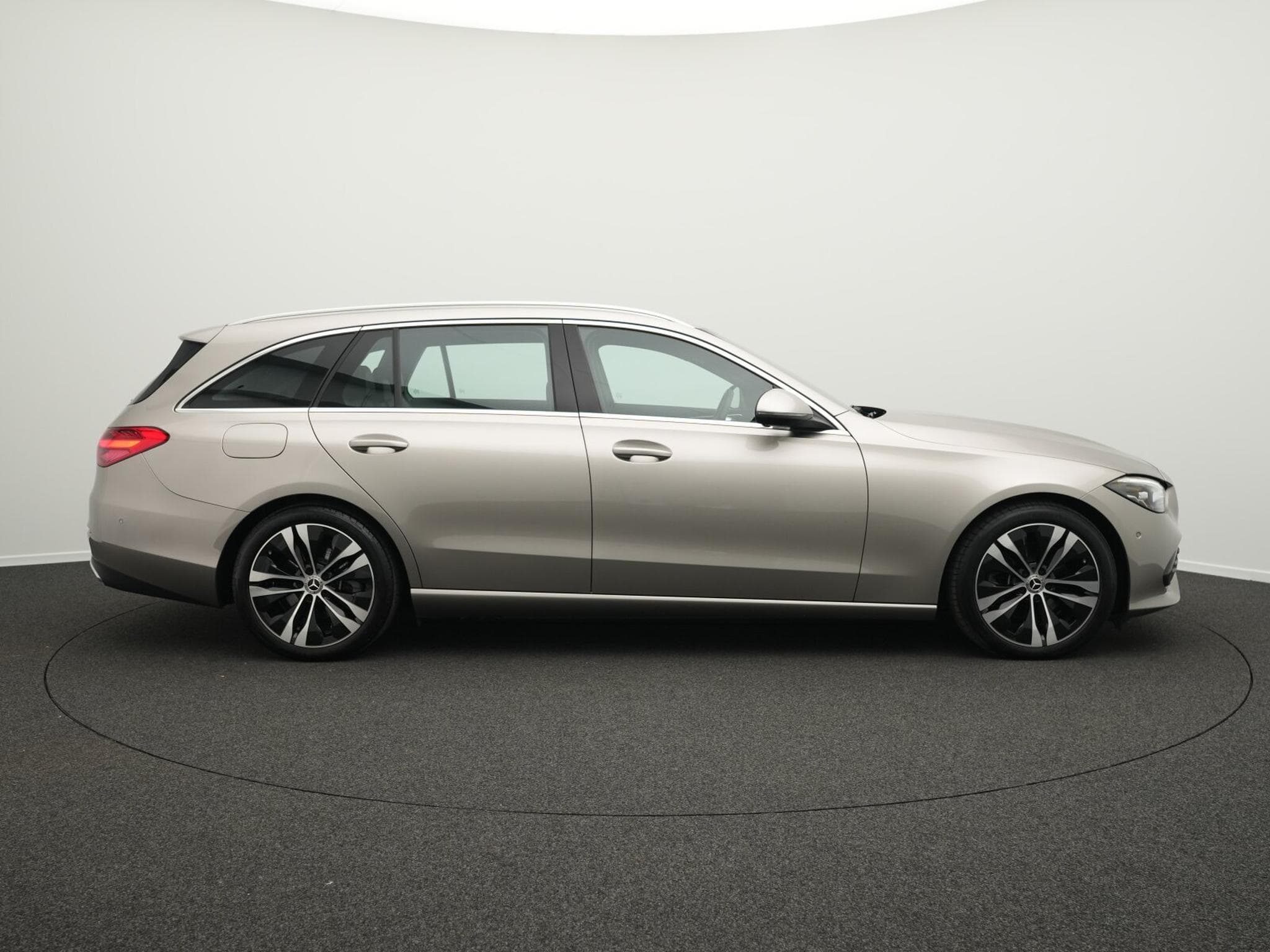 Mercedes C 200 d T Avantgarde LED+Kamera+Totw+AHK+Memo (2023) - Foto 5