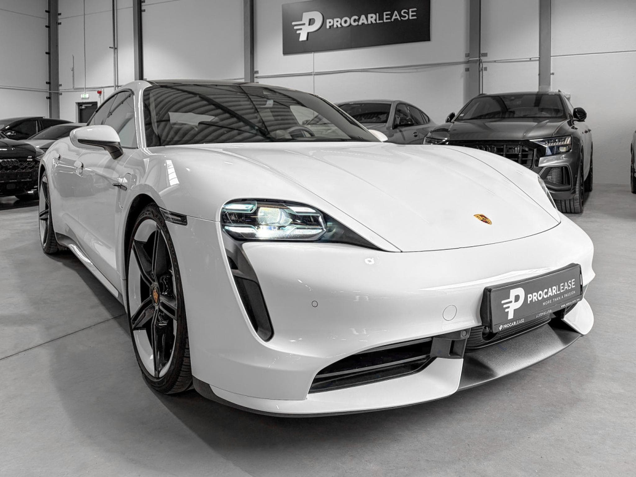Porsche Taycan PORSCHE TAYCAN TURBO PURE WHITE | SPORT CHRONO | TOIT PANO | (2020) - Photo 5