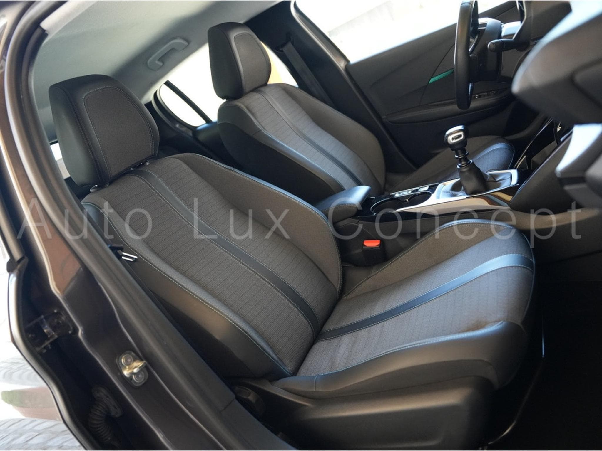 Peugeot 208 1.2 PureTech 100 S&S Allure Pack (2022) - Foto 9