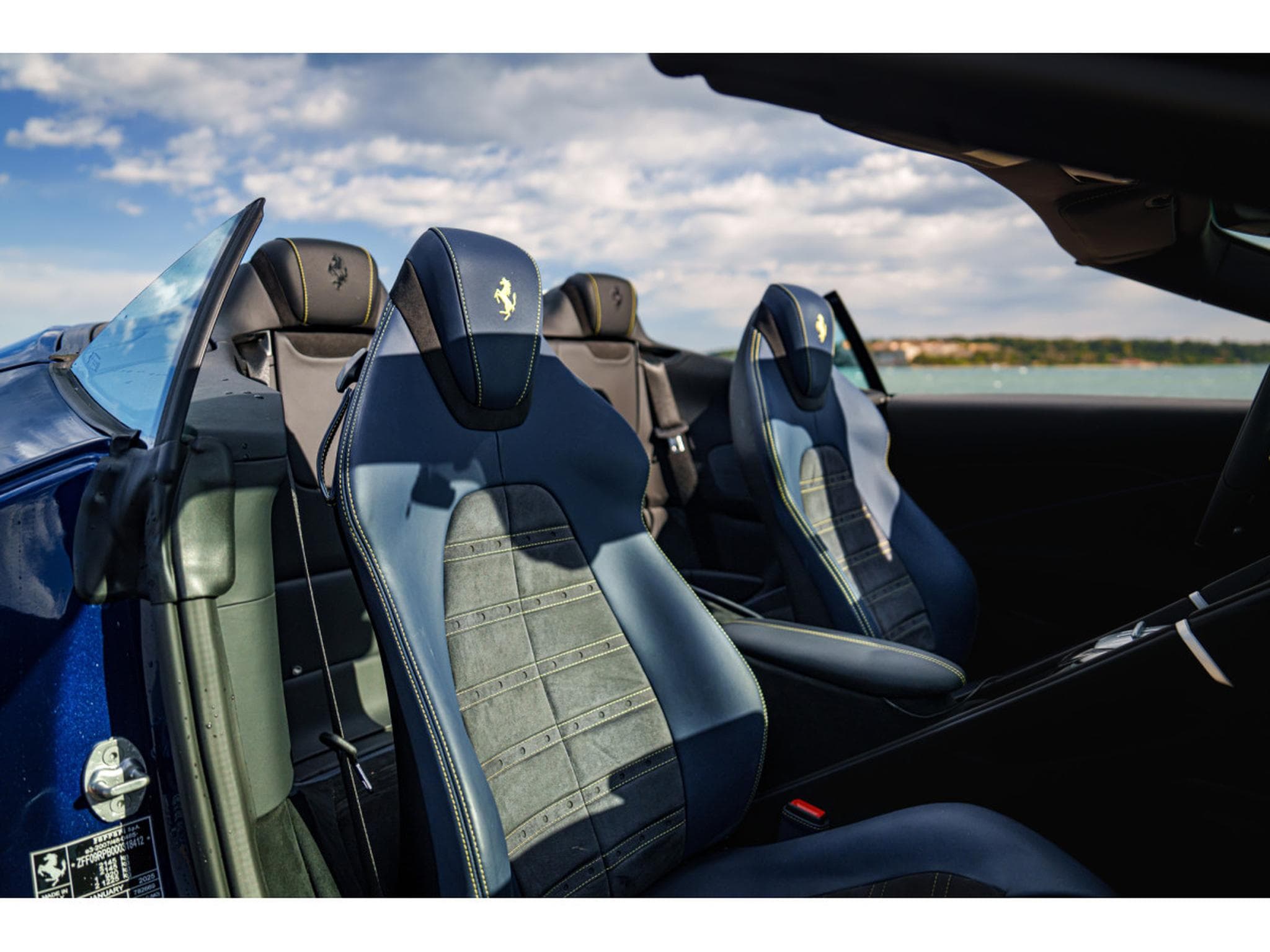 Ferrari Roma Spider - Passenger Display - Carbon - Recaro Daytona (2025) - Photo 11