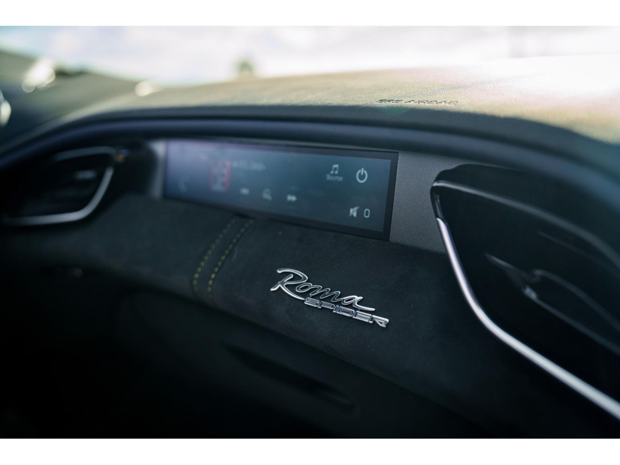 Ferrari Roma Spider - Passenger Display - Carbon - Recaro Daytona (2025) - Photo 13