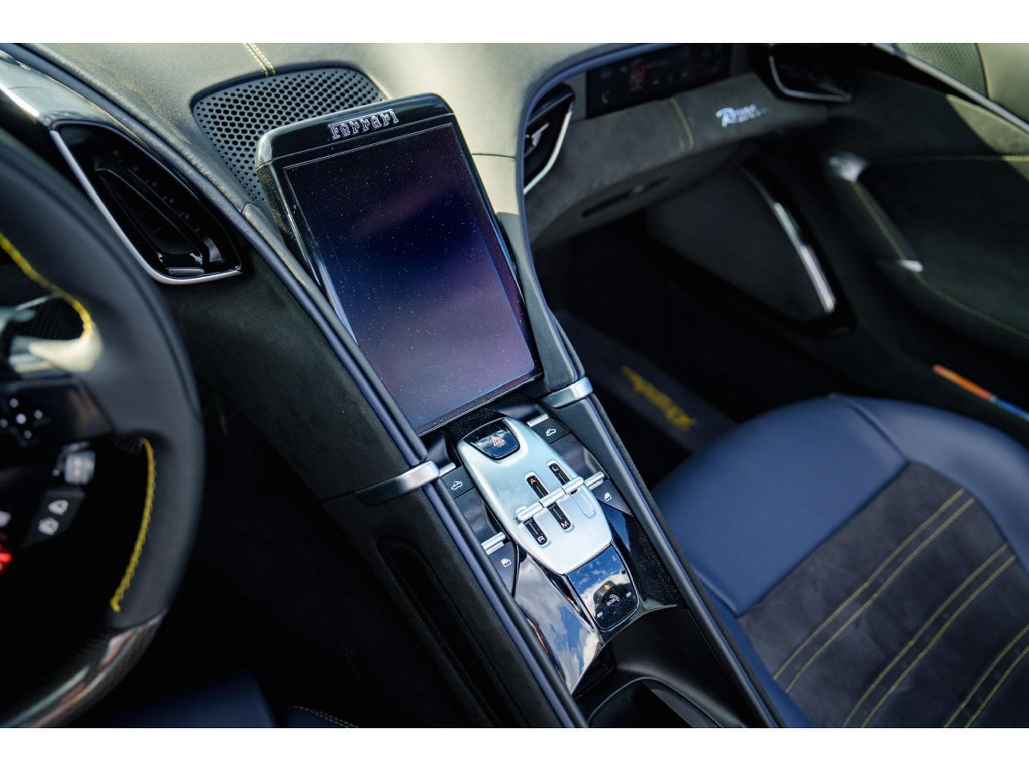 Ferrari Roma Spider - Passenger Display - Carbon - Recaro Daytona (2025) - Photo 15