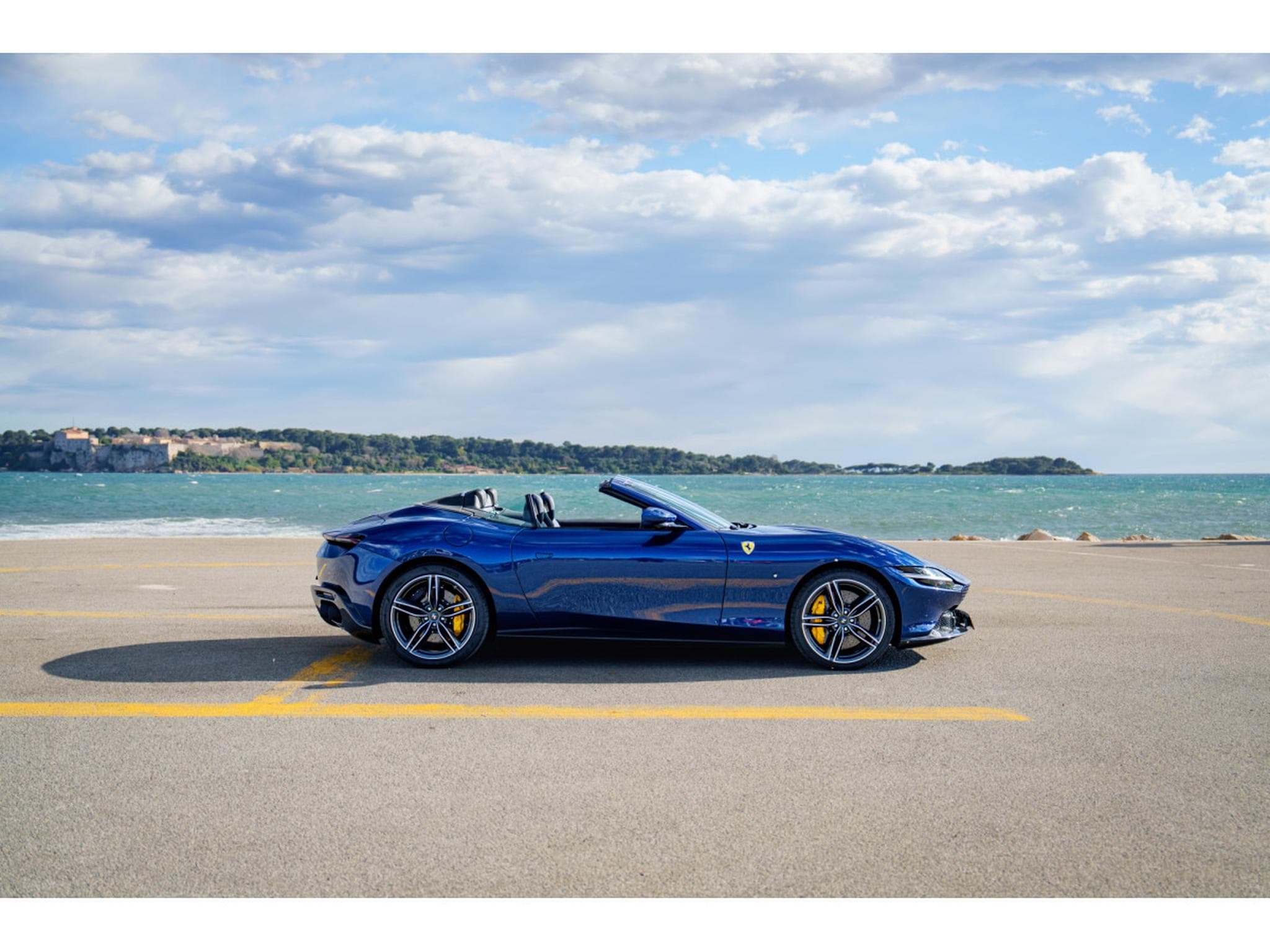Ferrari Roma Spider - Passenger Display - Carbon - Recaro Daytona (2025) - Photo 2