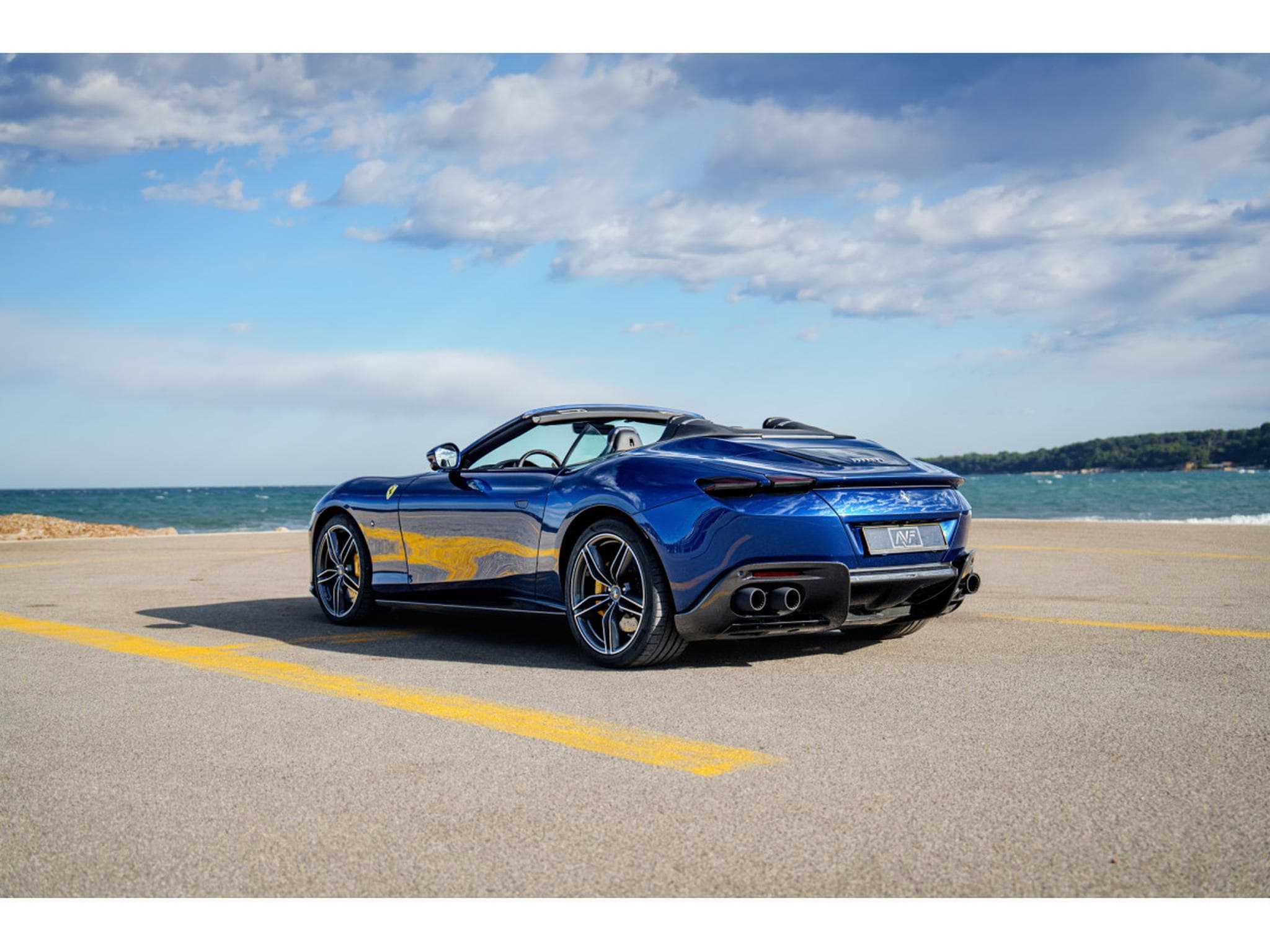 Ferrari Roma Spider - Passenger Display - Carbon - Recaro Daytona (2025) - Photo 4
