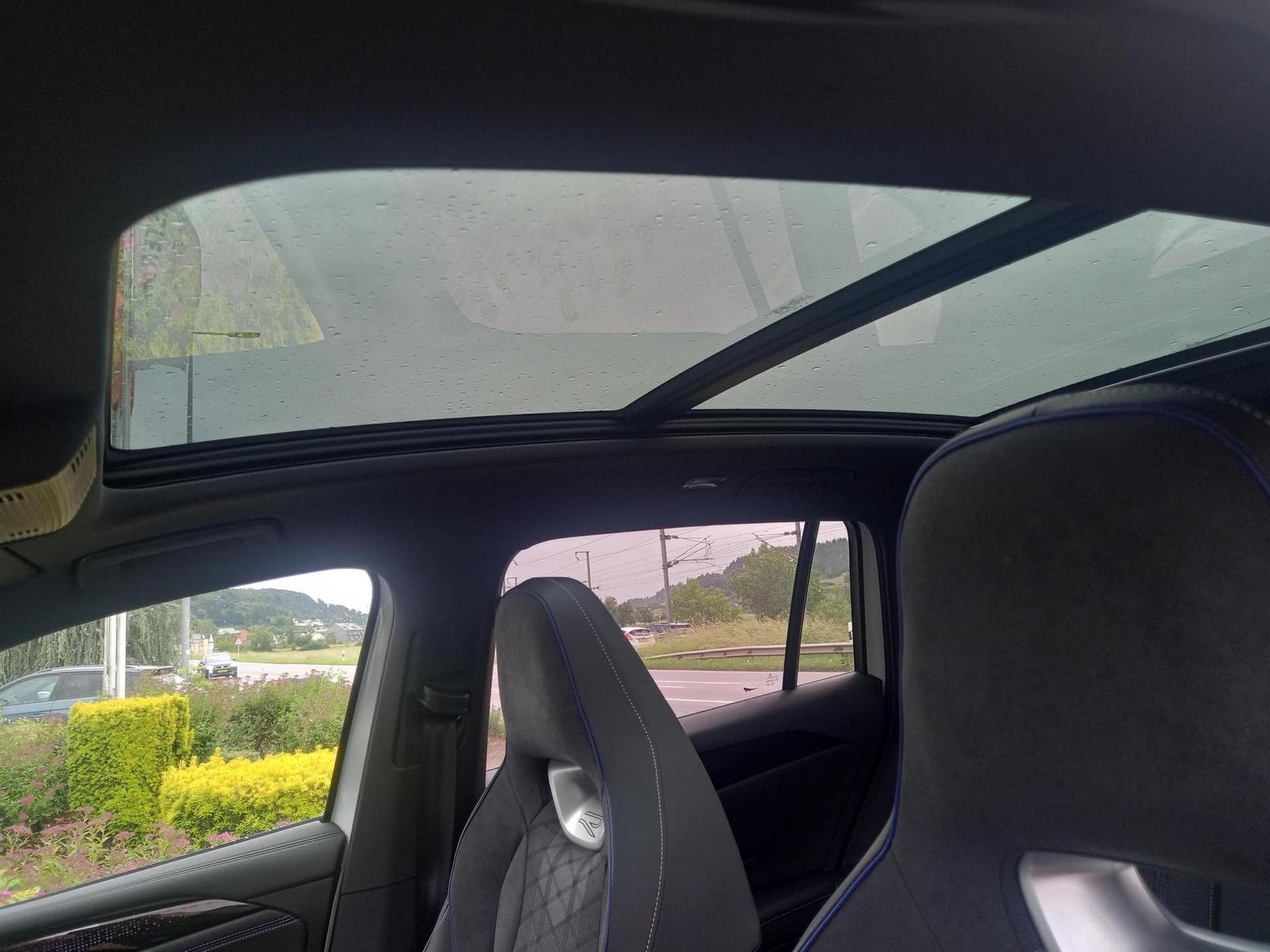 VW Tiguan R-Line 2.0 TDI (2025) - Photo 5