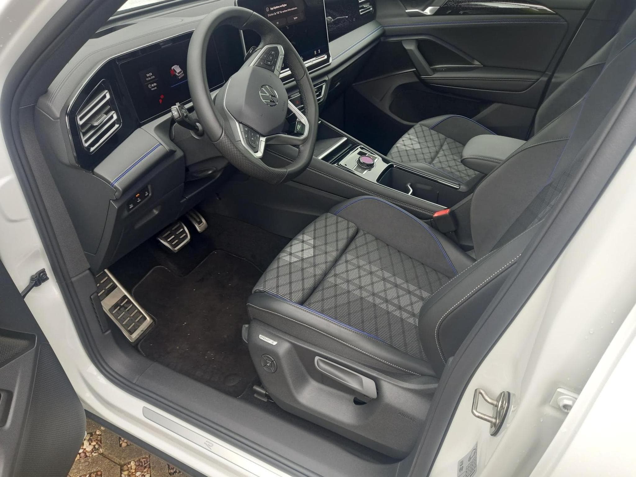 VW Tiguan R-Line 2.0 TDI (2025) - Photo 6