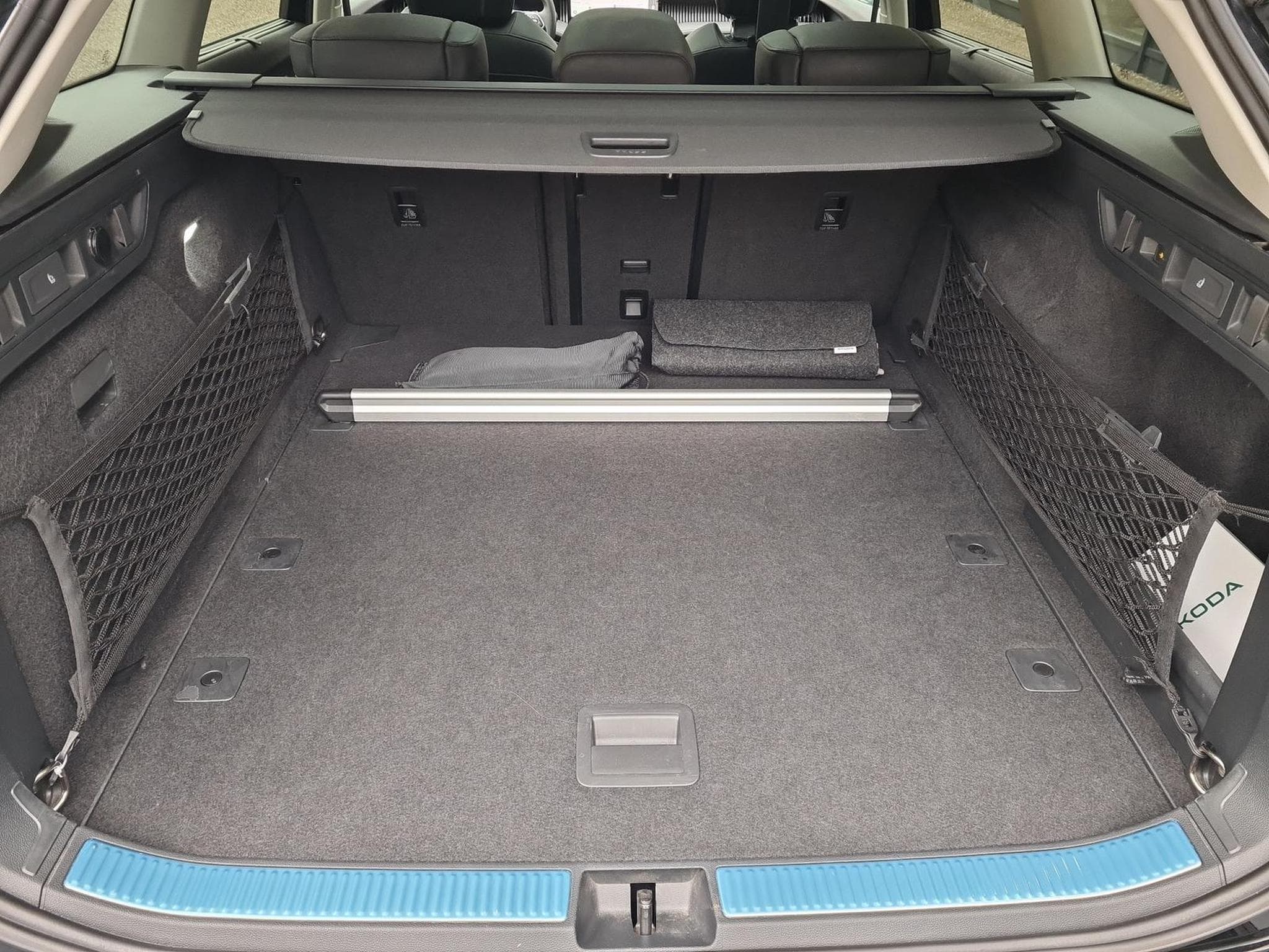 Skoda Superb 2.0 TDI 142 kW 4x4 L&K (2025) - Photo 8
