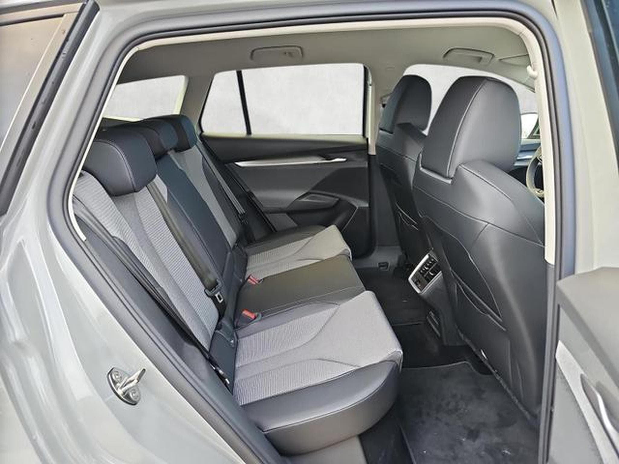 Skoda Enyaq 60 Loft (2026) - Photo 14