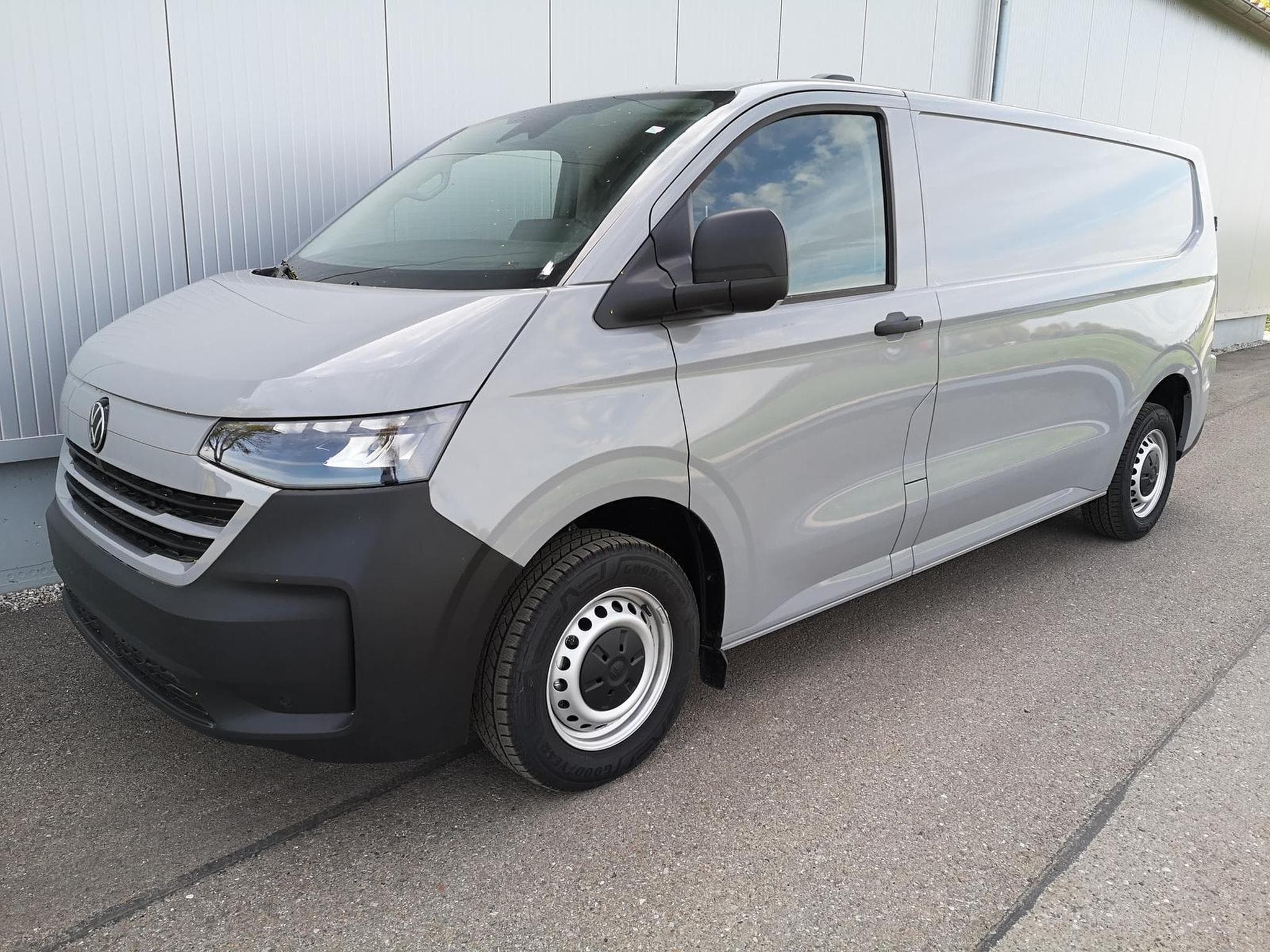 VW e-Transporter Kasten BEV 100 kW RWD LR (2026) - Foto 1