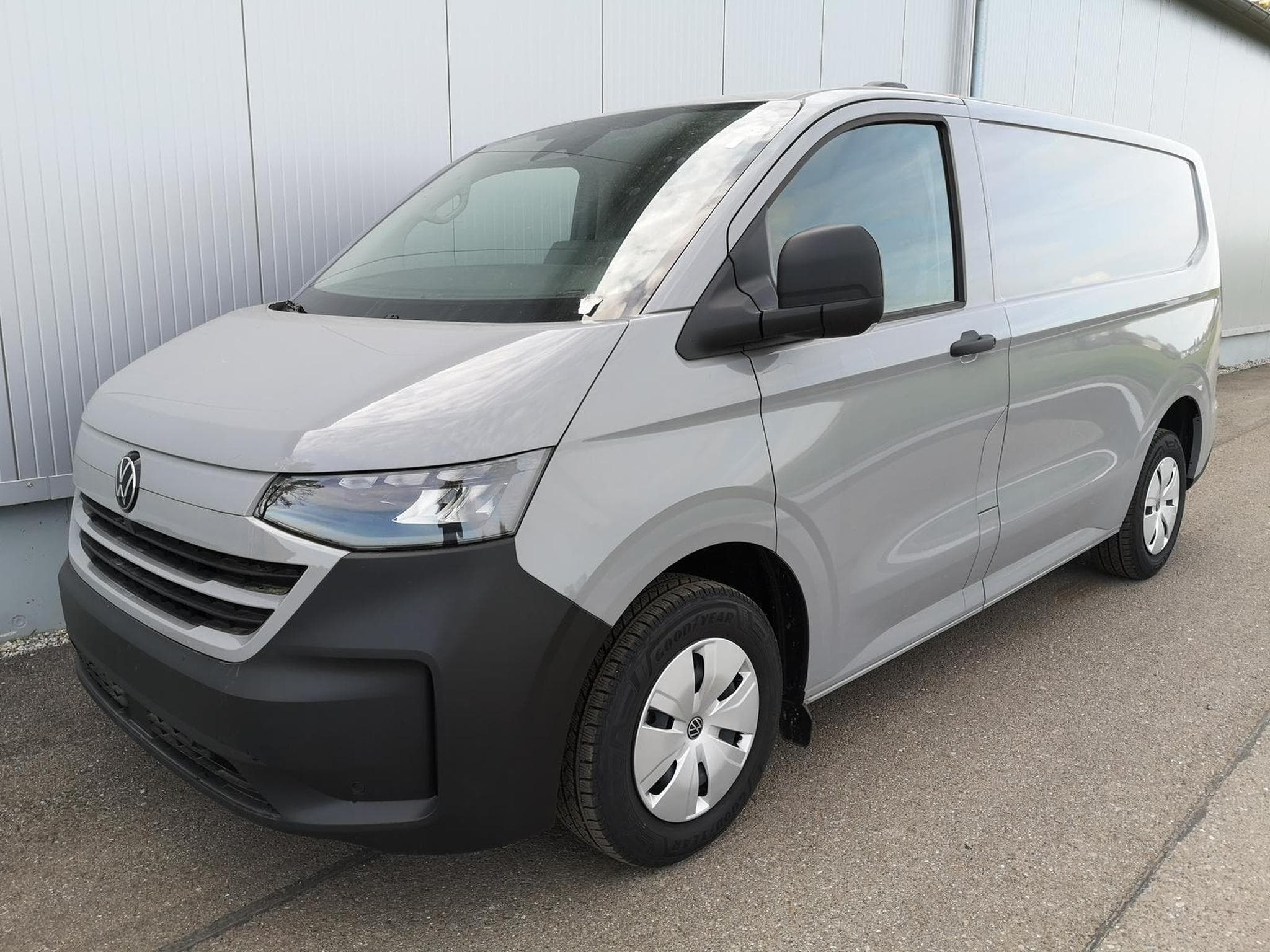 VW T7 BEV 100 kW RWD KR (2026) - Photo 1