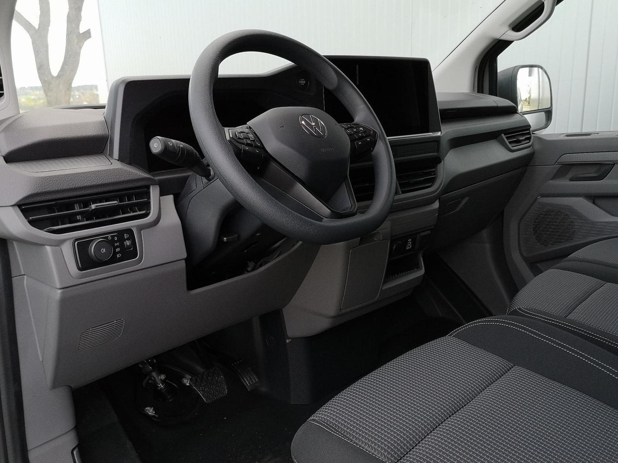 VW T7 BEV 100 kW RWD KR (2026) - Photo 6