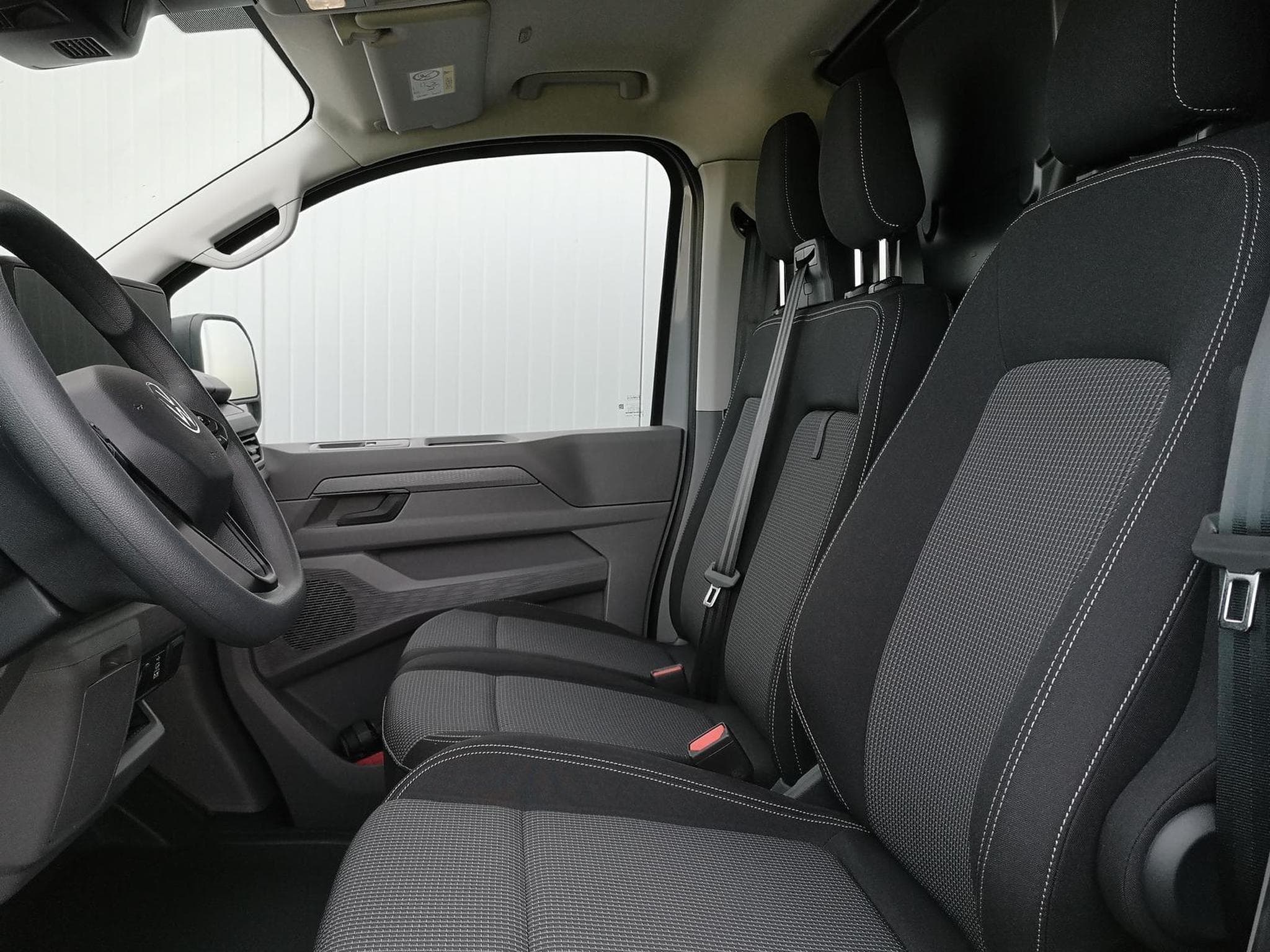 VW T7 BEV 100 kW RWD KR (2026) - Photo 7