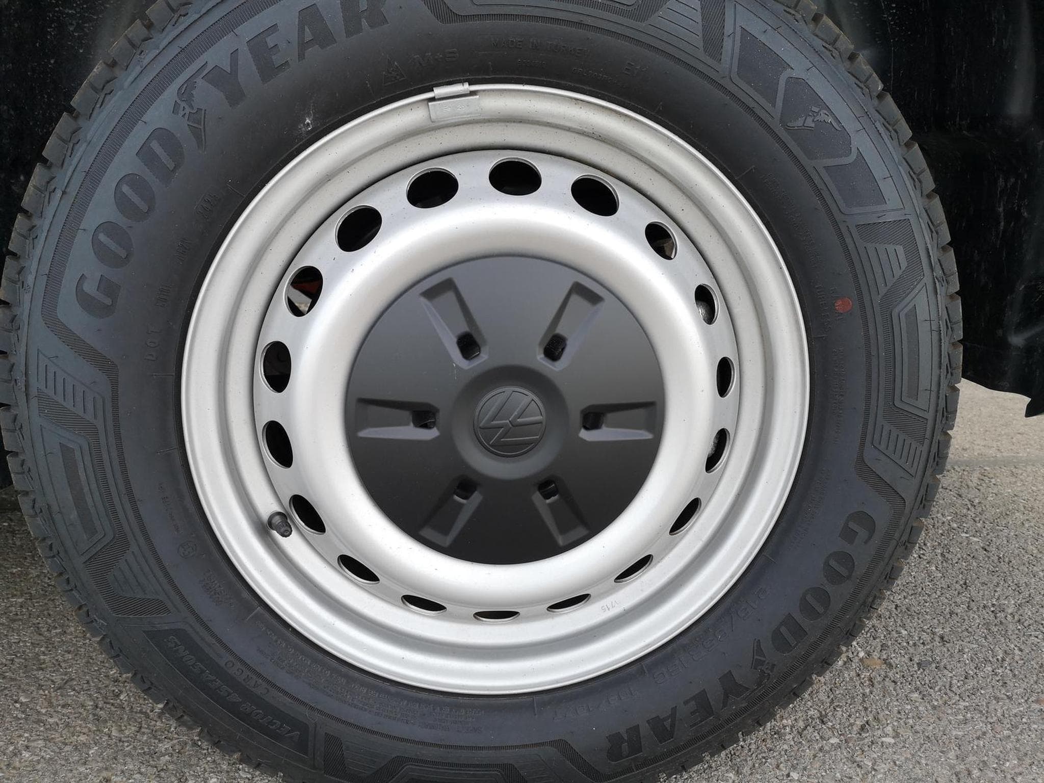 VW T7 BEV 100 kW RWD LR (2026) - Photo 3