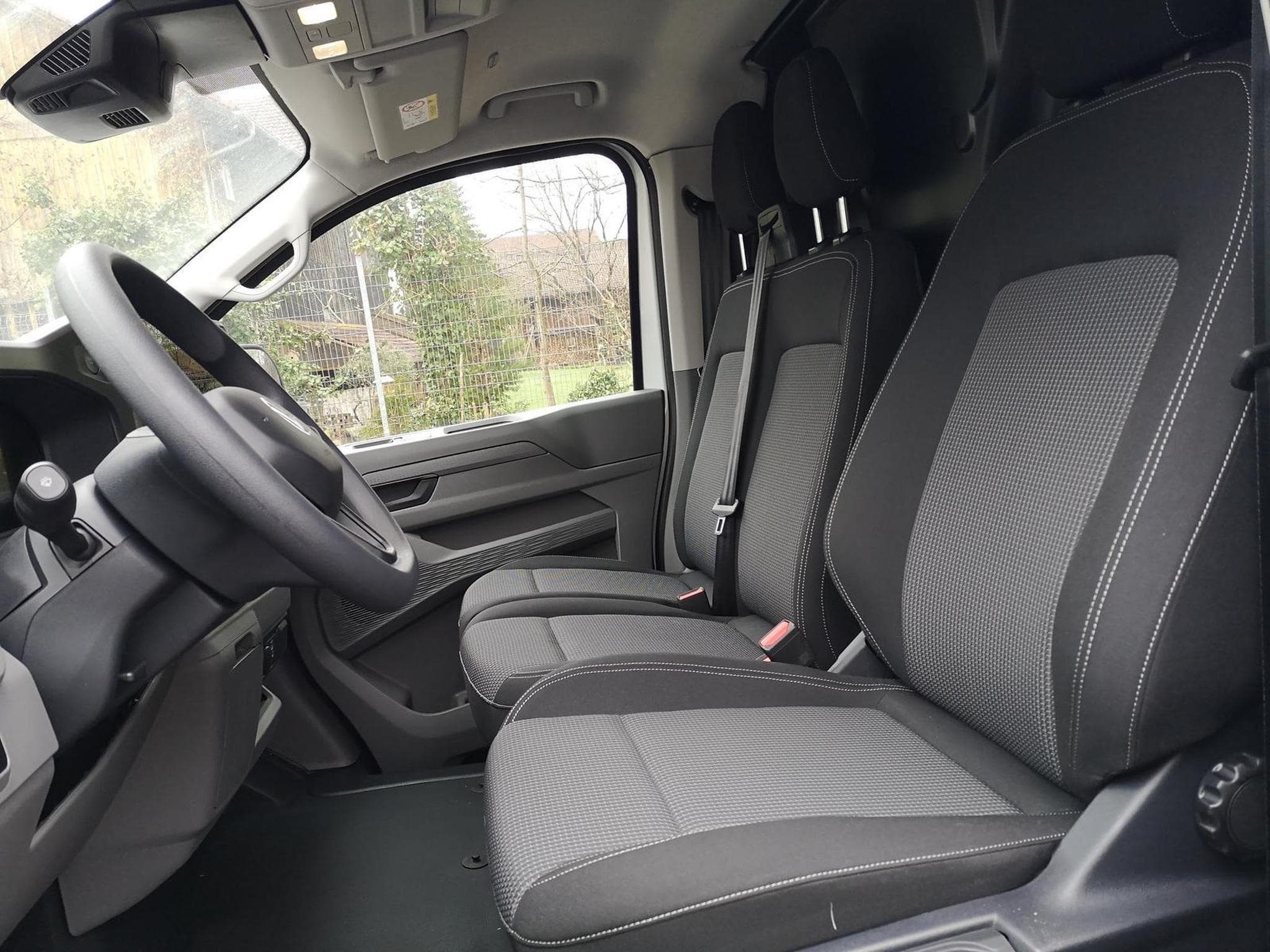 VW T7 BEV 100 kW RWD LR (2026) - Photo 7