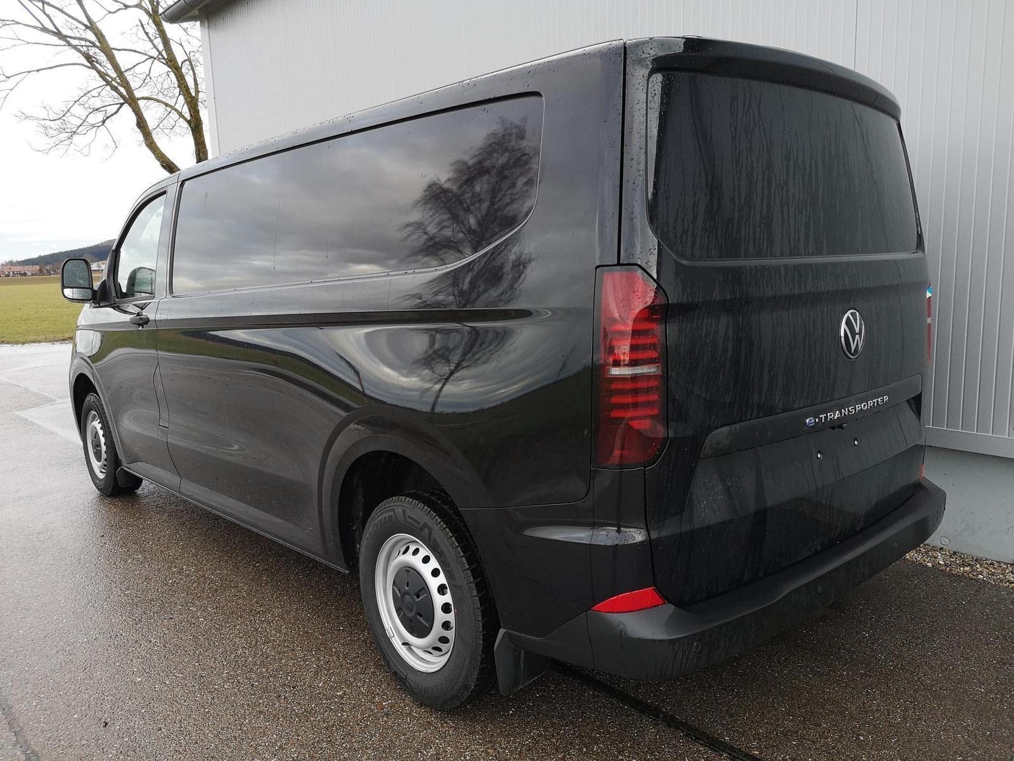 VW T7 BEV 100 kW RWD LR (2026) - Photo 2