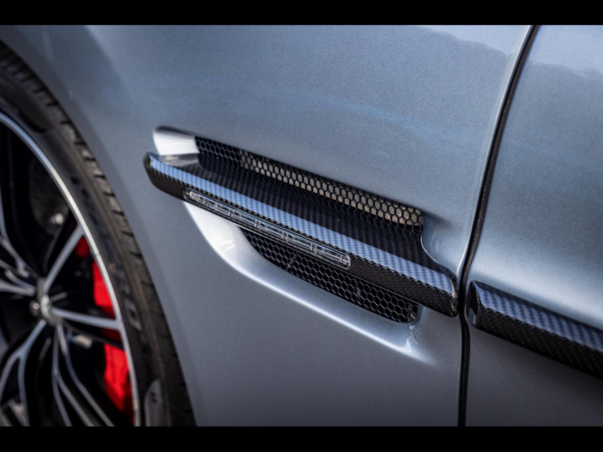 Aston-Martin Vanquish II COUPE 6.0 V12 (574 CH) - SKYFALL METALLIC (2013) - Foto 18