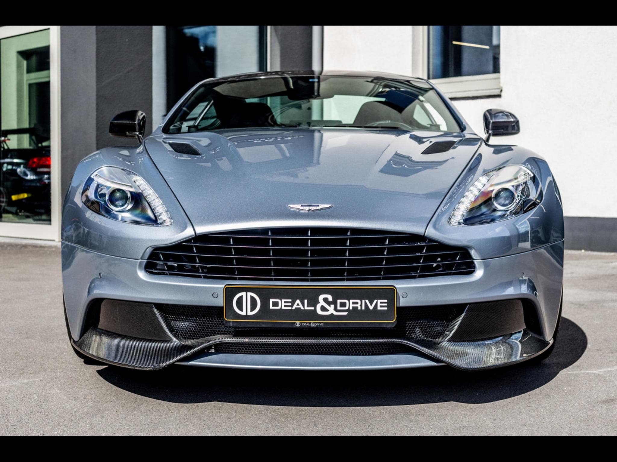 Aston-Martin Vanquish II COUPE 6.0 V12 (574 CH) - SKYFALL METALLIC (2013) - Foto 5