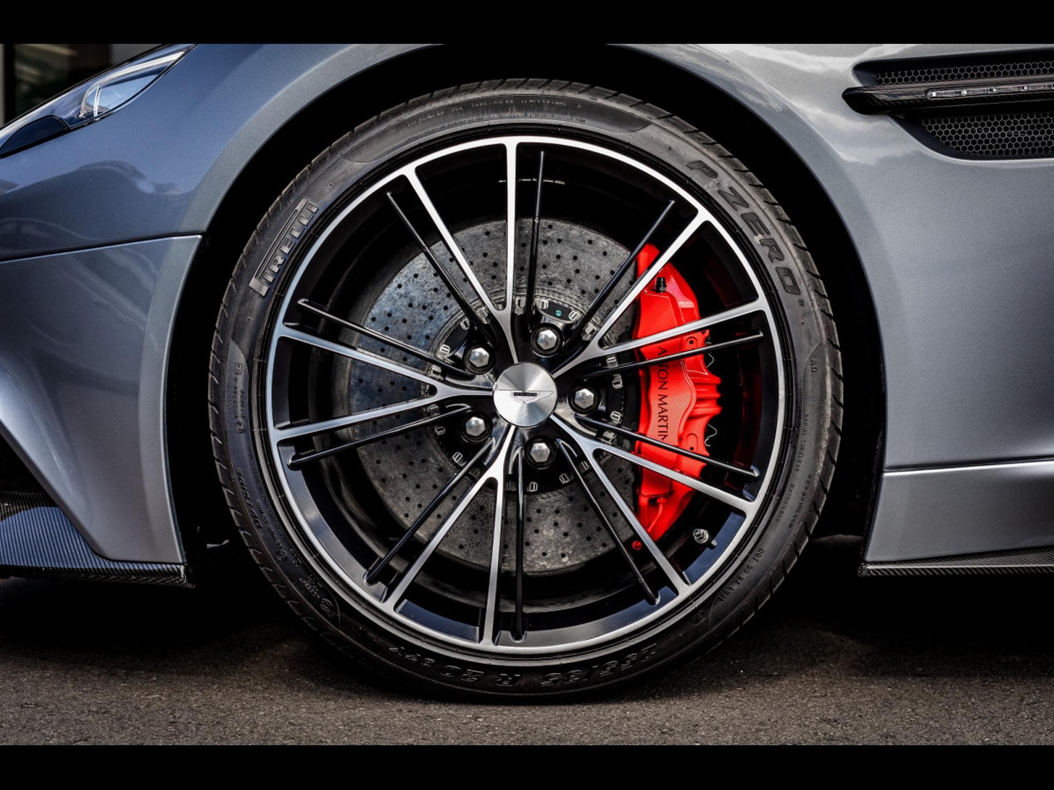 Aston-Martin Vanquish II COUPE 6.0 V12 (574 CH) - SKYFALL METALLIC (2013) - Foto 8