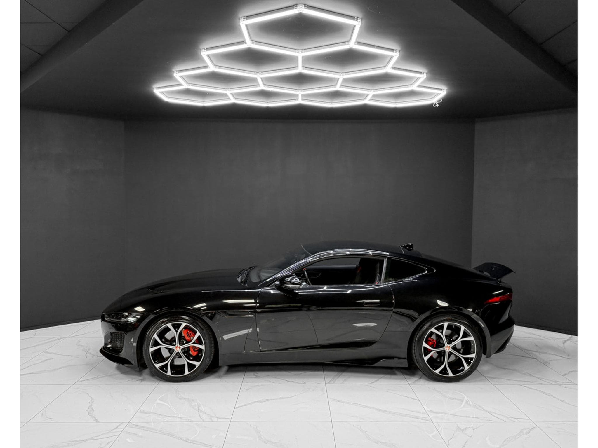 Jaguar F-Type P300 - full service (2021) - Photo 2