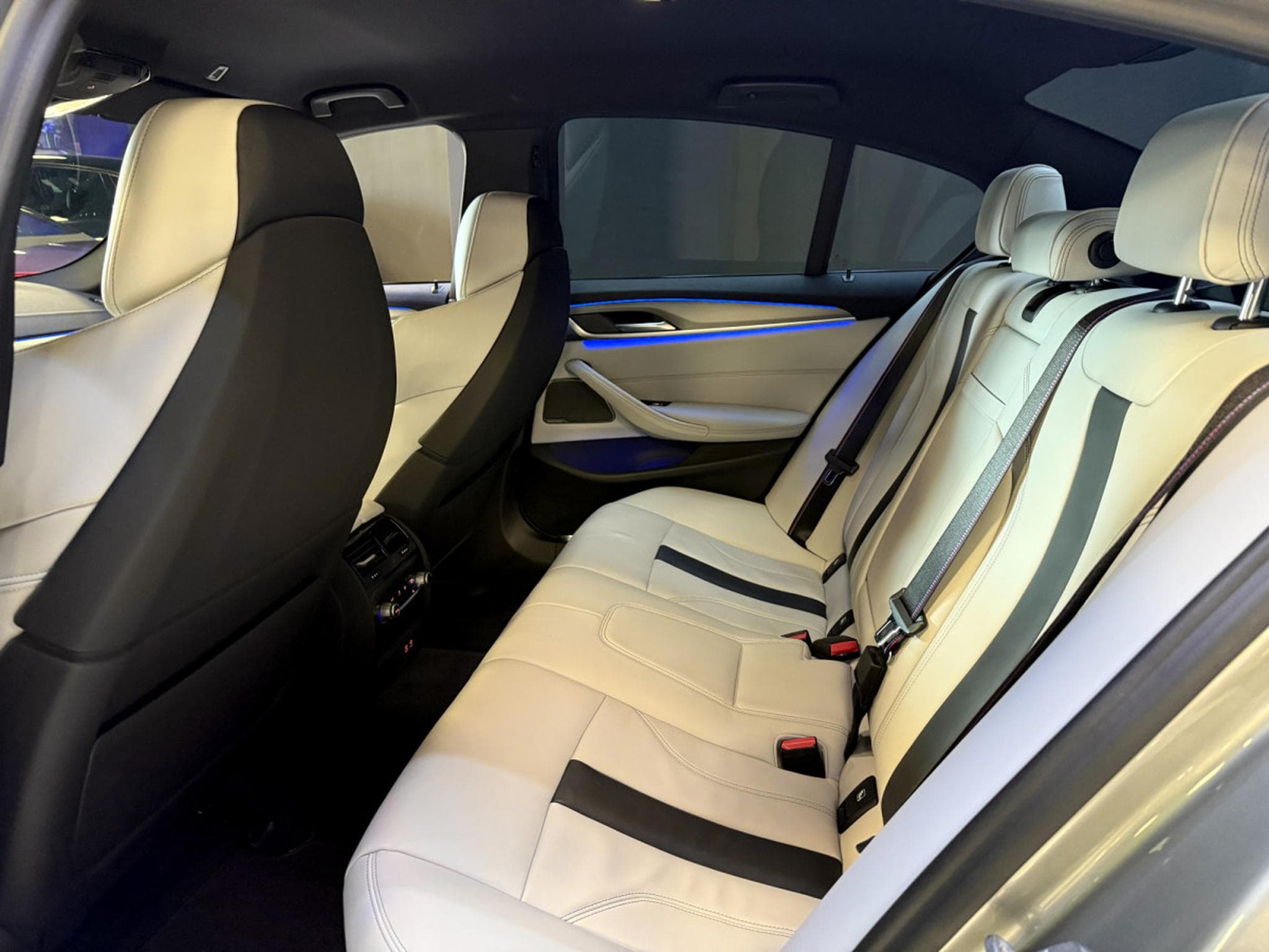 BMW M5 COMPETITION LCI (2022) - Photo 12