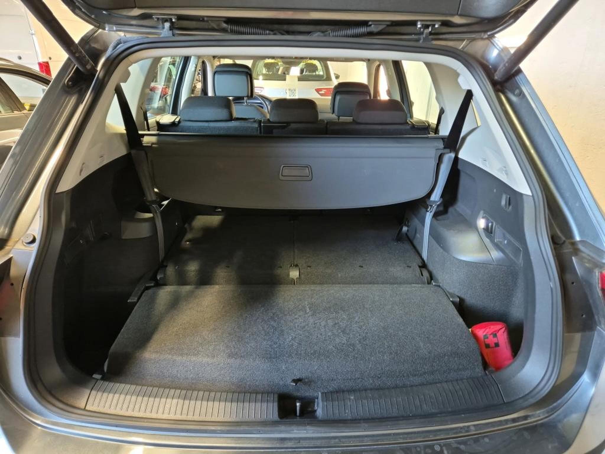 VW Tiguan Life 1.5 TSI 150 CV DSG7 *7 PLACES *ATTELAGE* *HAYON* (2025) - Photo 9