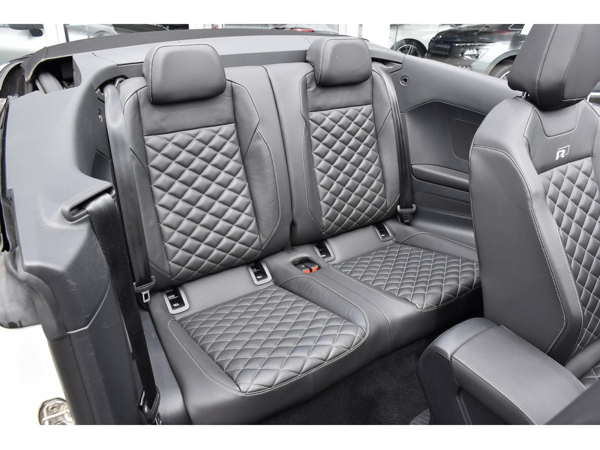 VW T-Roc Cabrio 1.5 TSI R-Line DSG CUIR ACC GPS BEATS CAM PARK 1°MAIN (2021) - Foto 10