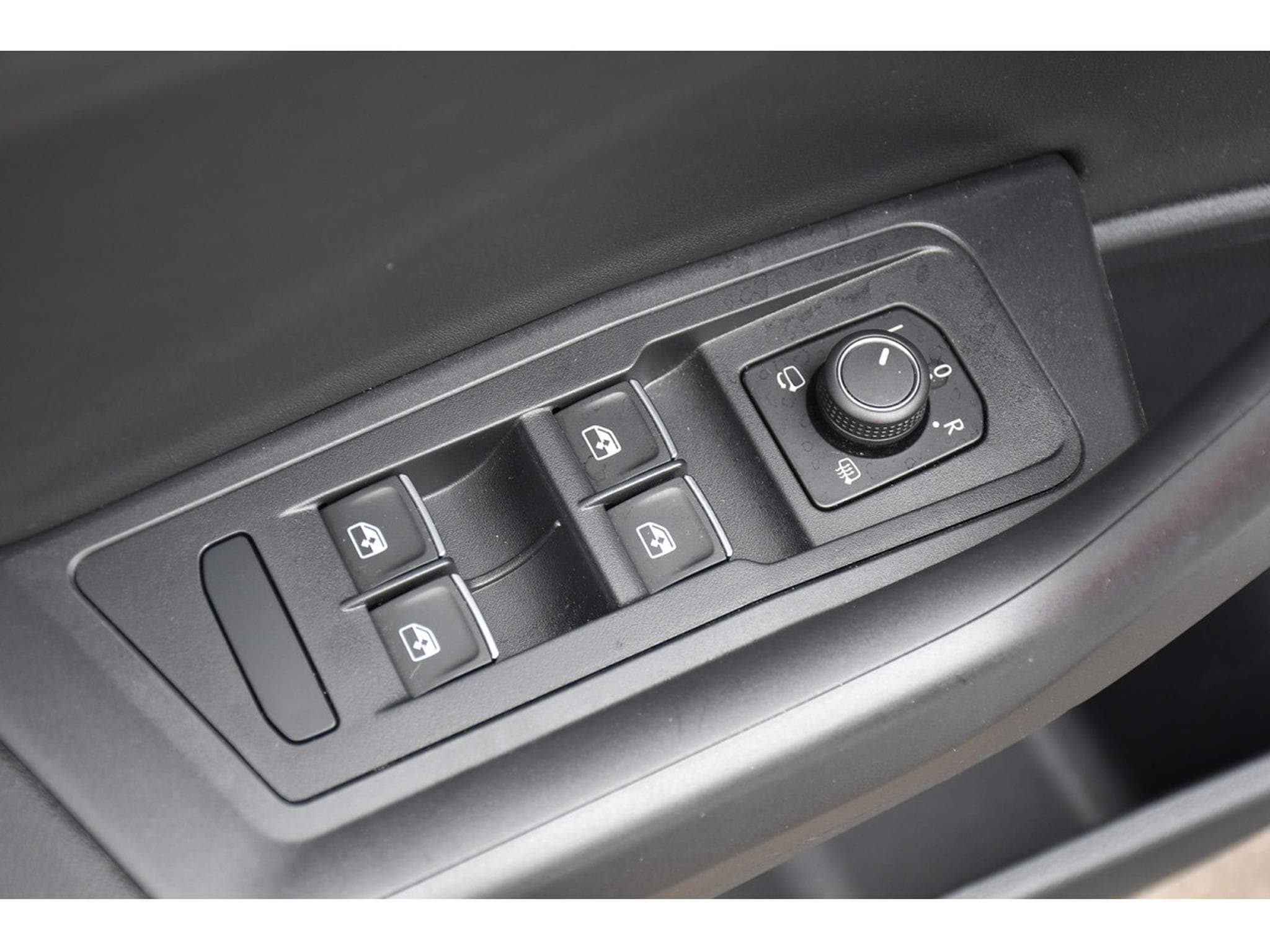 VW T-Roc Cabrio 1.5 TSI R-Line DSG CUIR ACC GPS BEATS CAM PARK 1°MAIN (2021) - Foto 23