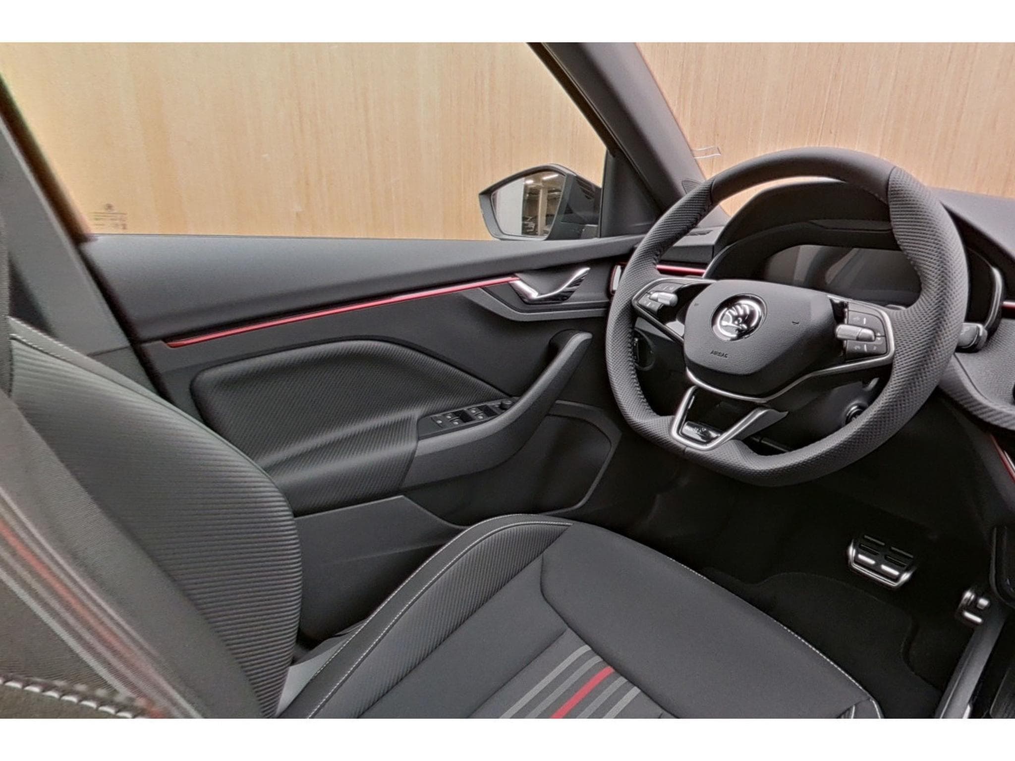 Skoda Scala Monte Carlo 1.5 TSI DSG 110 kW-150 CV DSG7 - Attelage - Gara (2025) - Photo 10