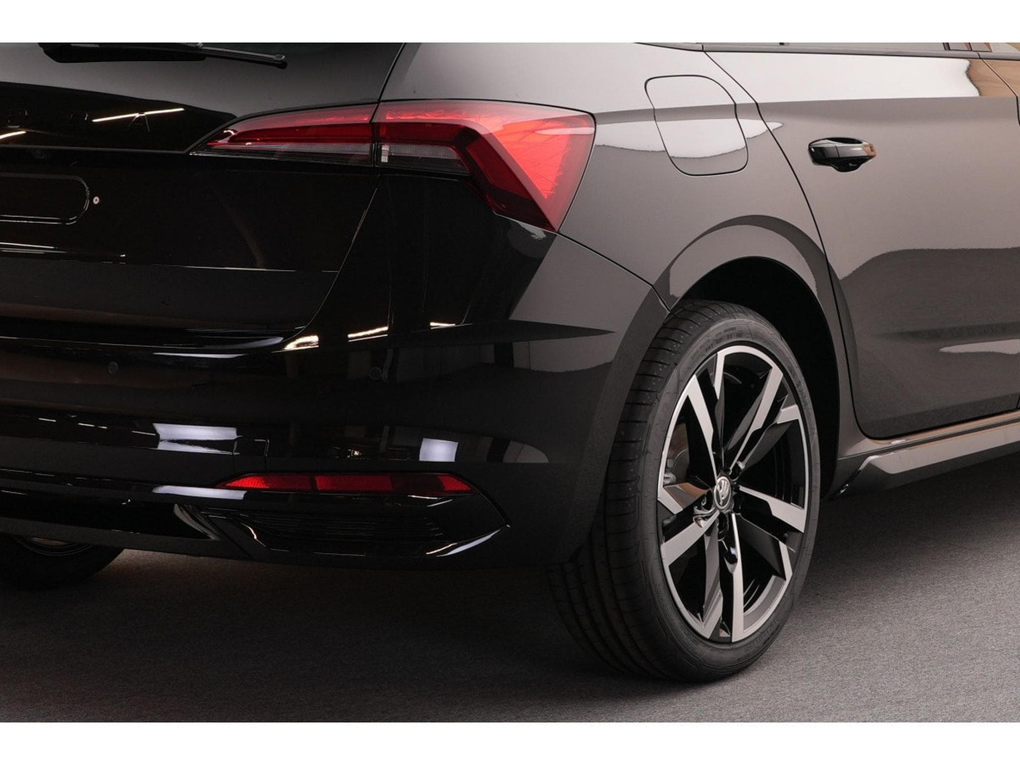 Skoda Scala Monte Carlo 1.5 TSI DSG 110 kW-150 CV DSG7 - Attelage - Gara (2025) - Photo 14