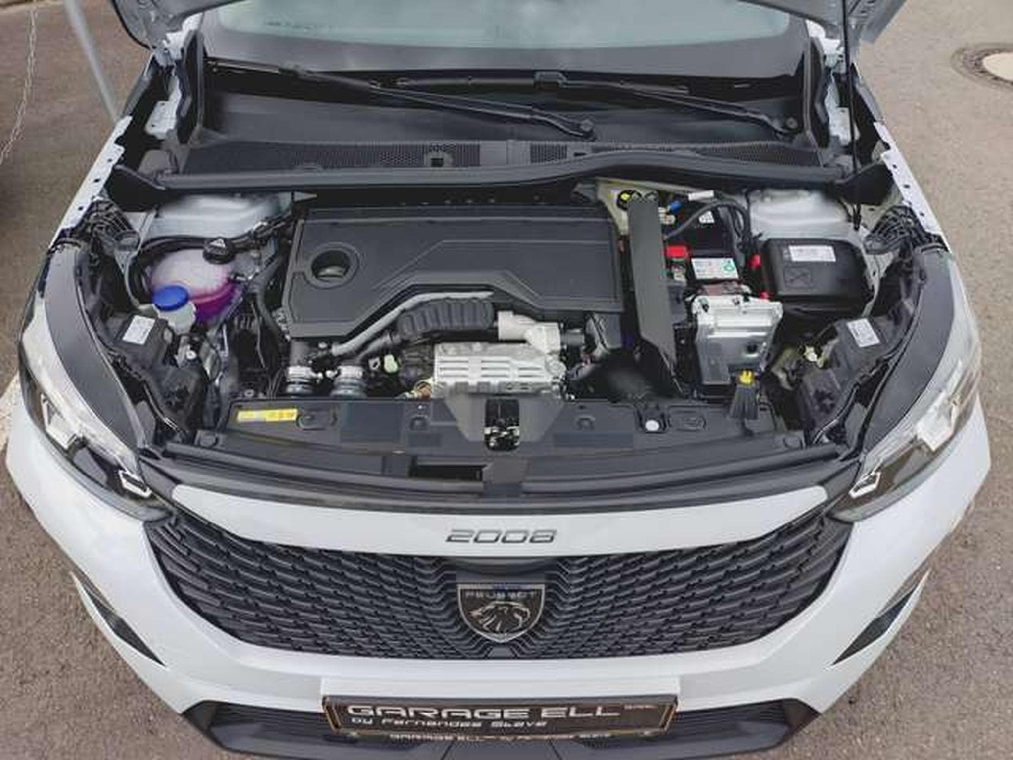 Peugeot 2008 Hybrid 145 Business (2026) - Photo 12
