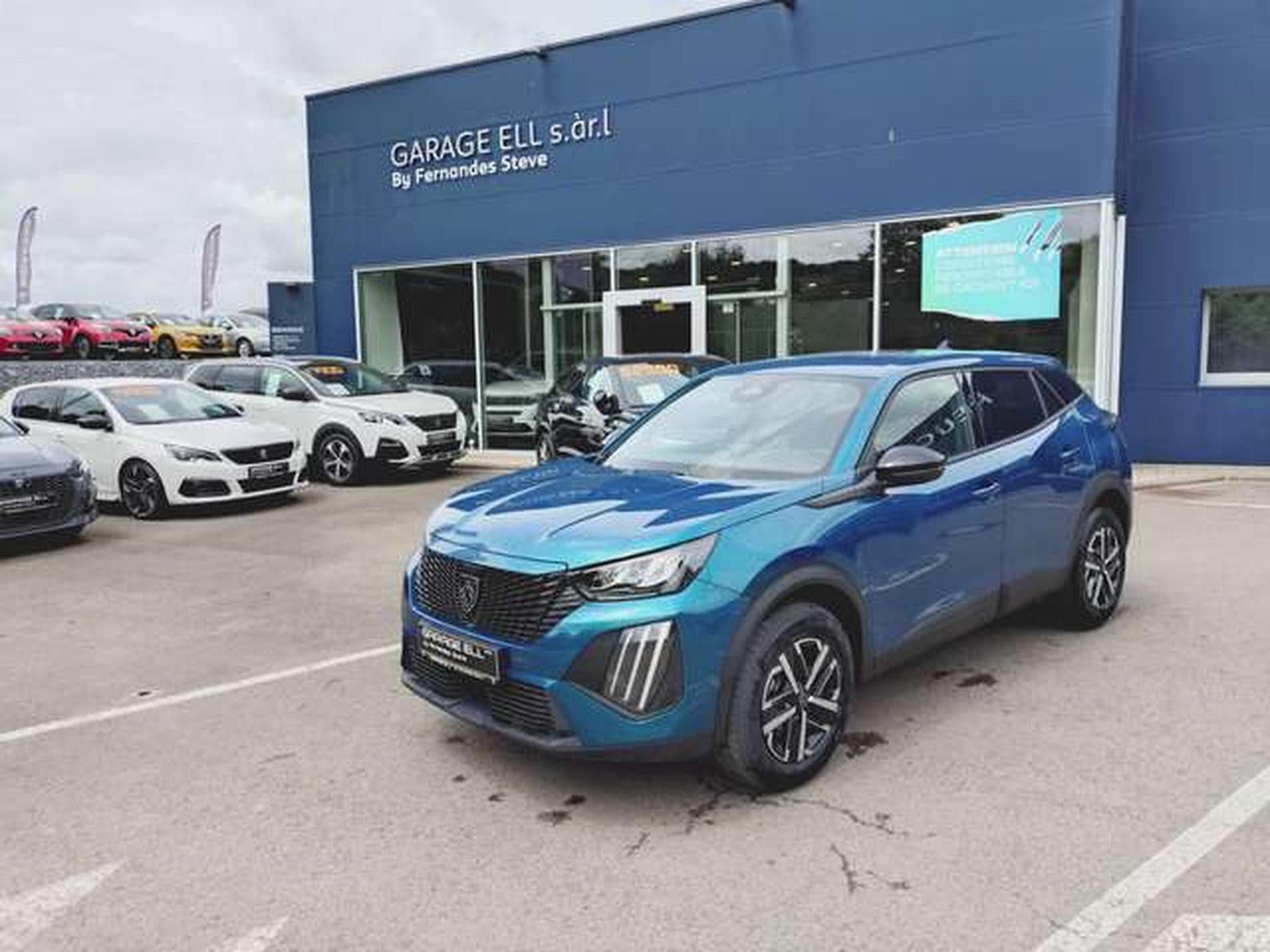 Peugeot 2008 Hybrid 145 Allure (2026) - Photo 11