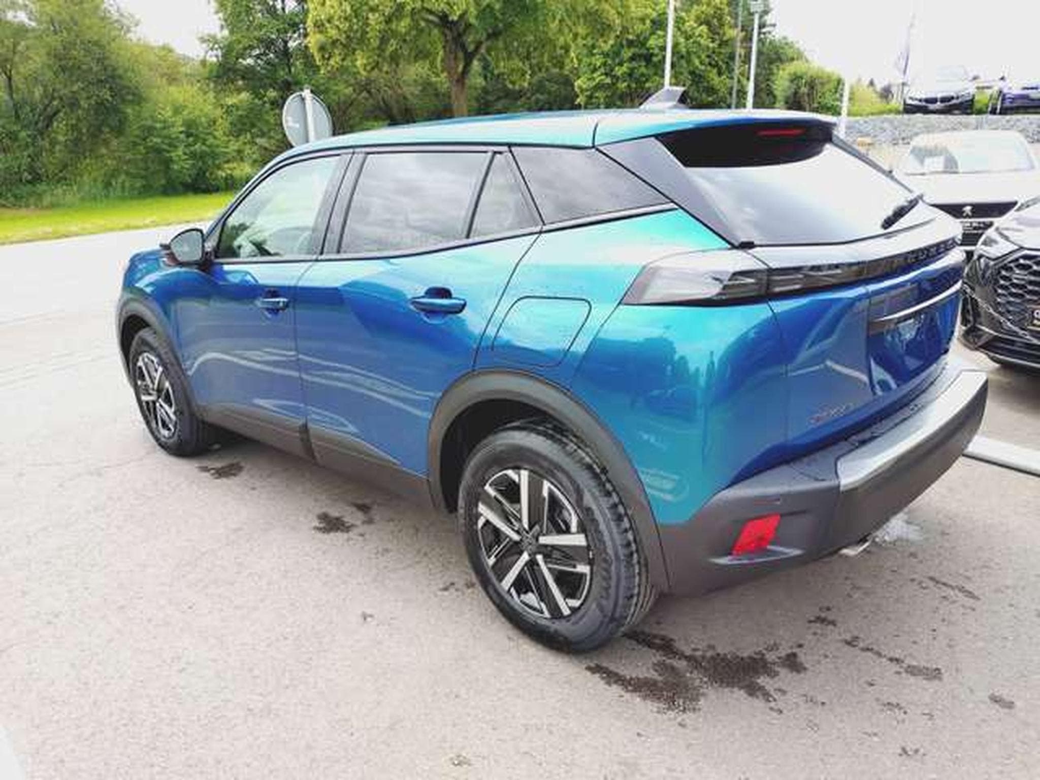 Peugeot 2008 Hybrid 145 Allure (2026) - Photo 3