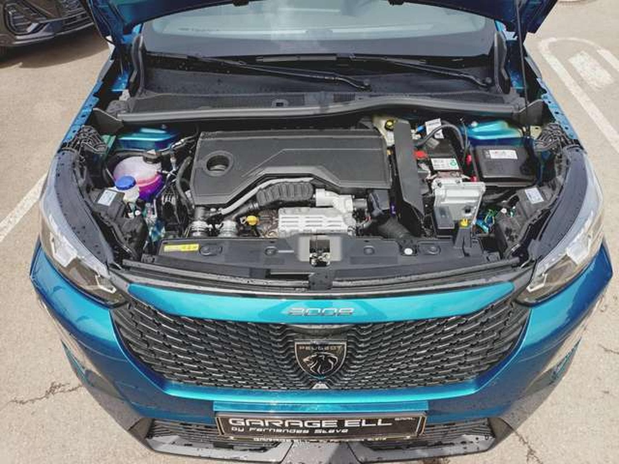 Peugeot 2008 Hybrid 145 Allure (2026) - Photo 8