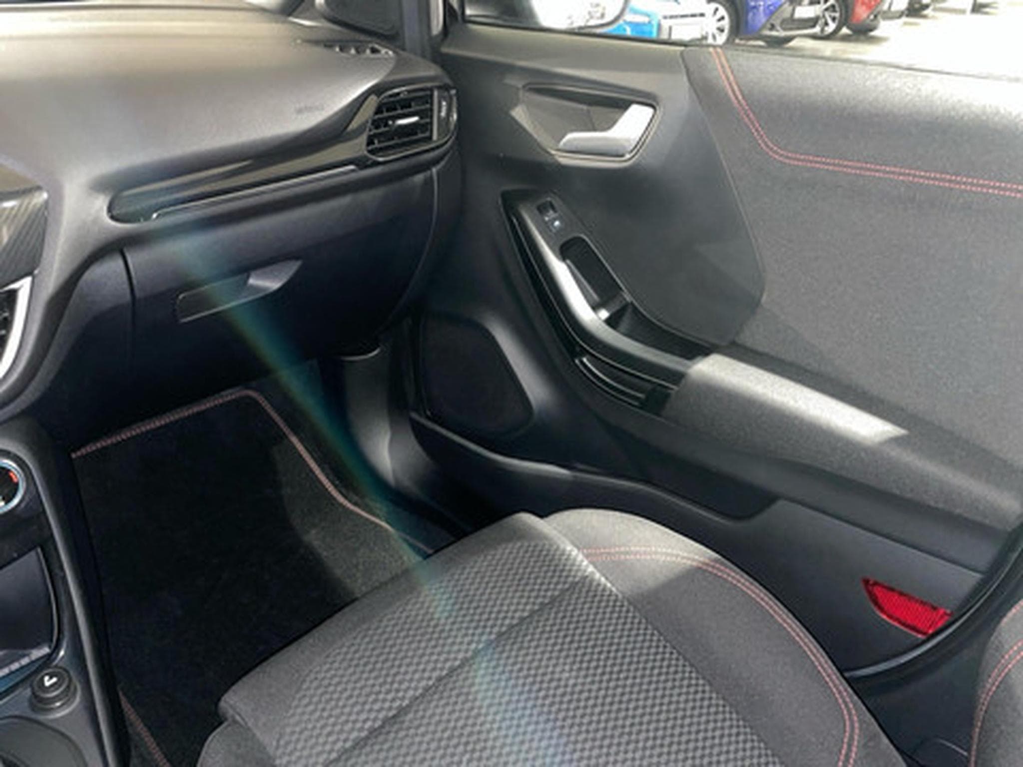 Ford Puma 1.0i Ecoboost mHEV 114kW Aut. ST-Line (2023) - Photo 9