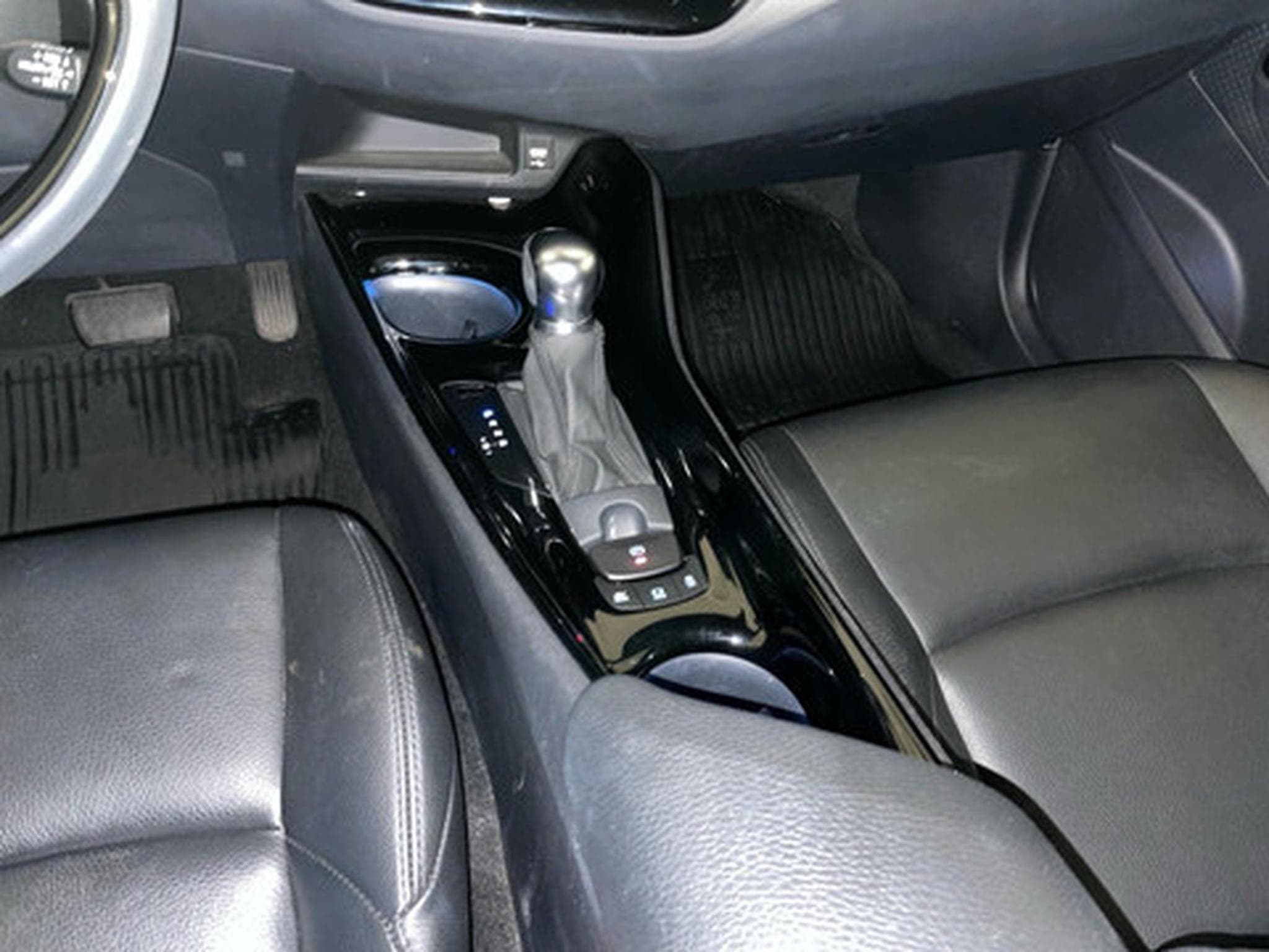Toyota C-HR 2.0 VVT i-Hybrid C-Lub Bi-Tone E-CVT (2022) - Photo 10