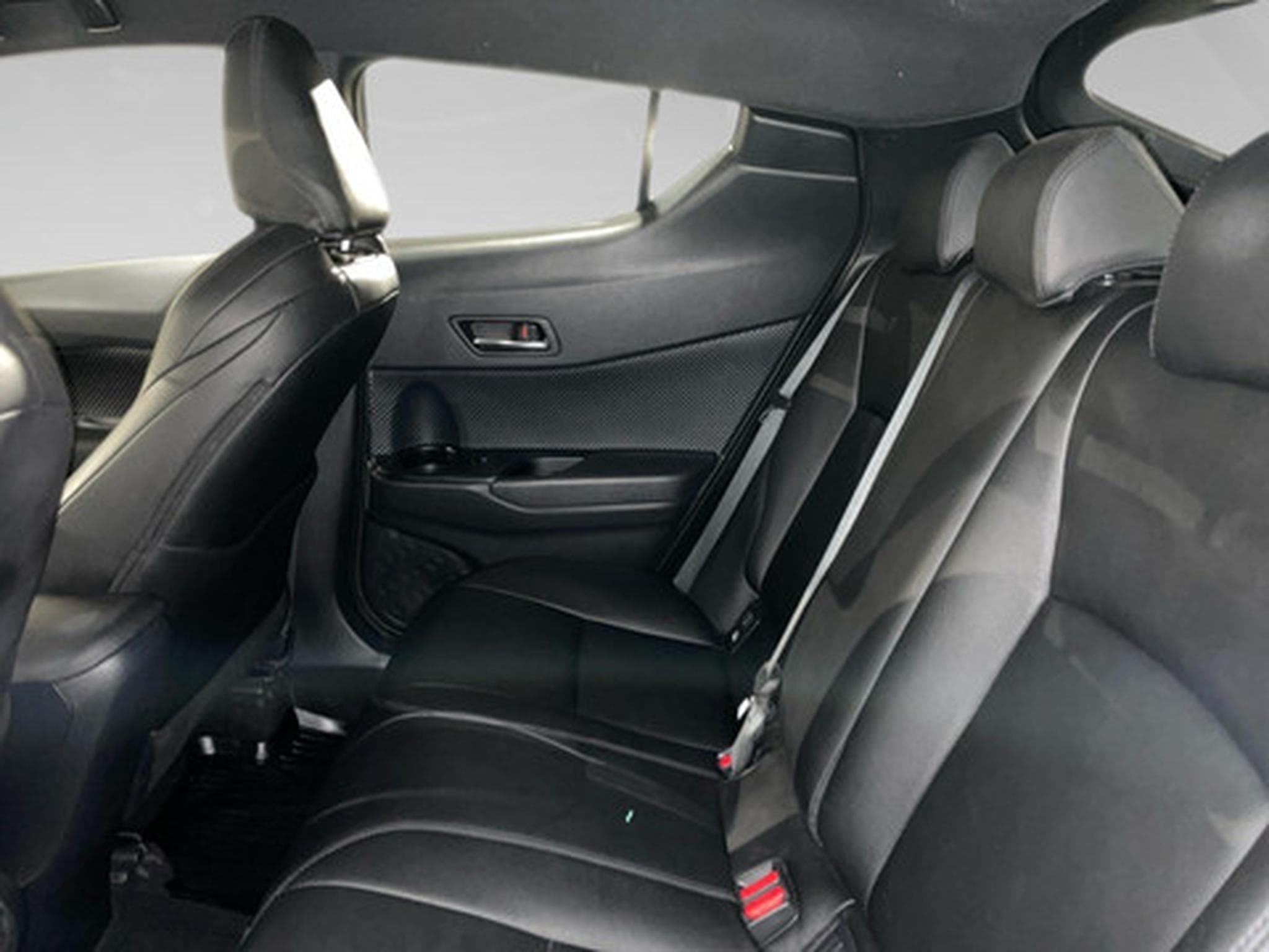 Toyota C-HR 2.0 VVT i-Hybrid C-Lub Bi-Tone E-CVT (2022) - Photo 11