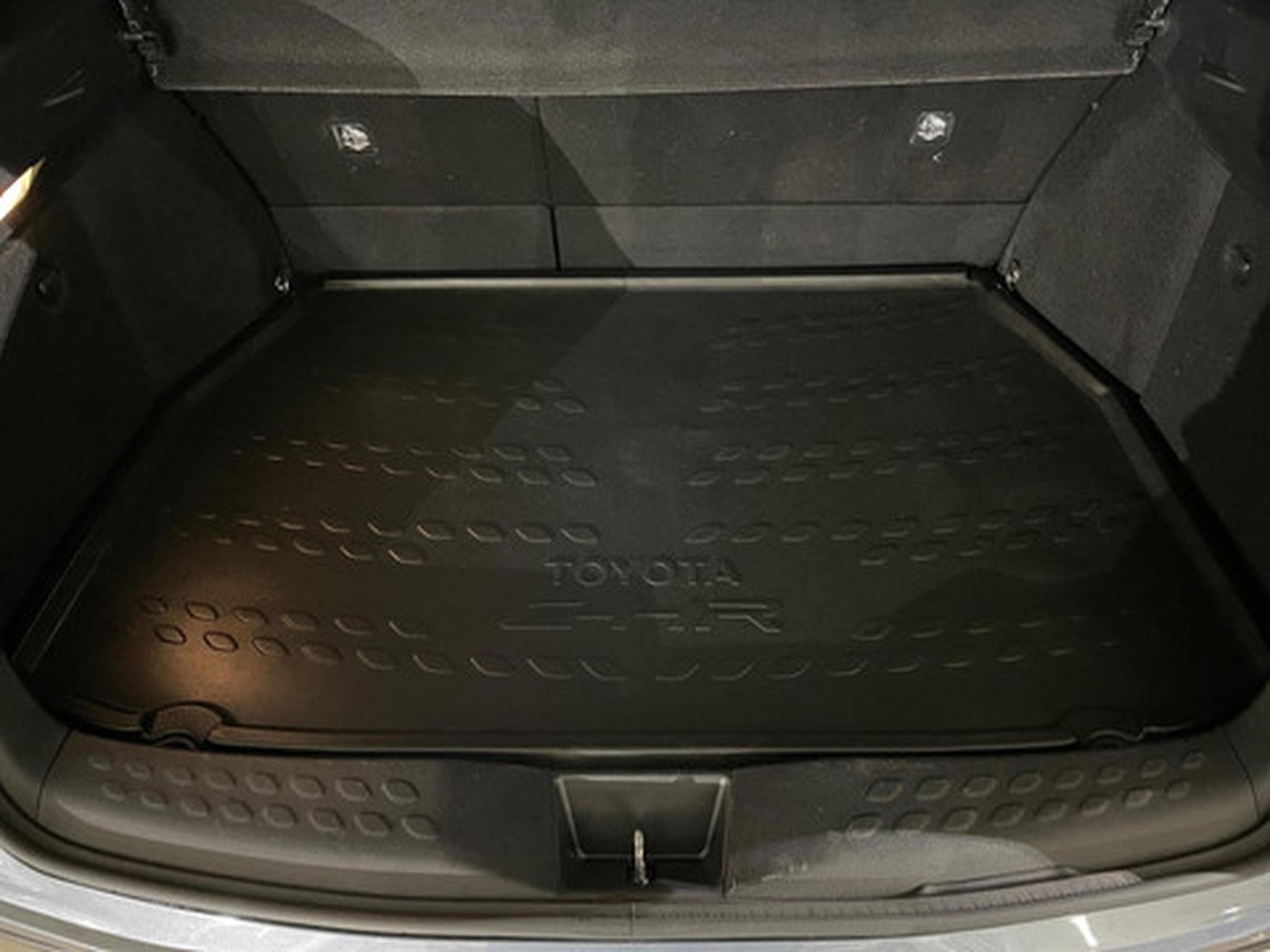 Toyota C-HR 2.0 VVT i-Hybrid C-Lub Bi-Tone E-CVT (2022) - Photo 12