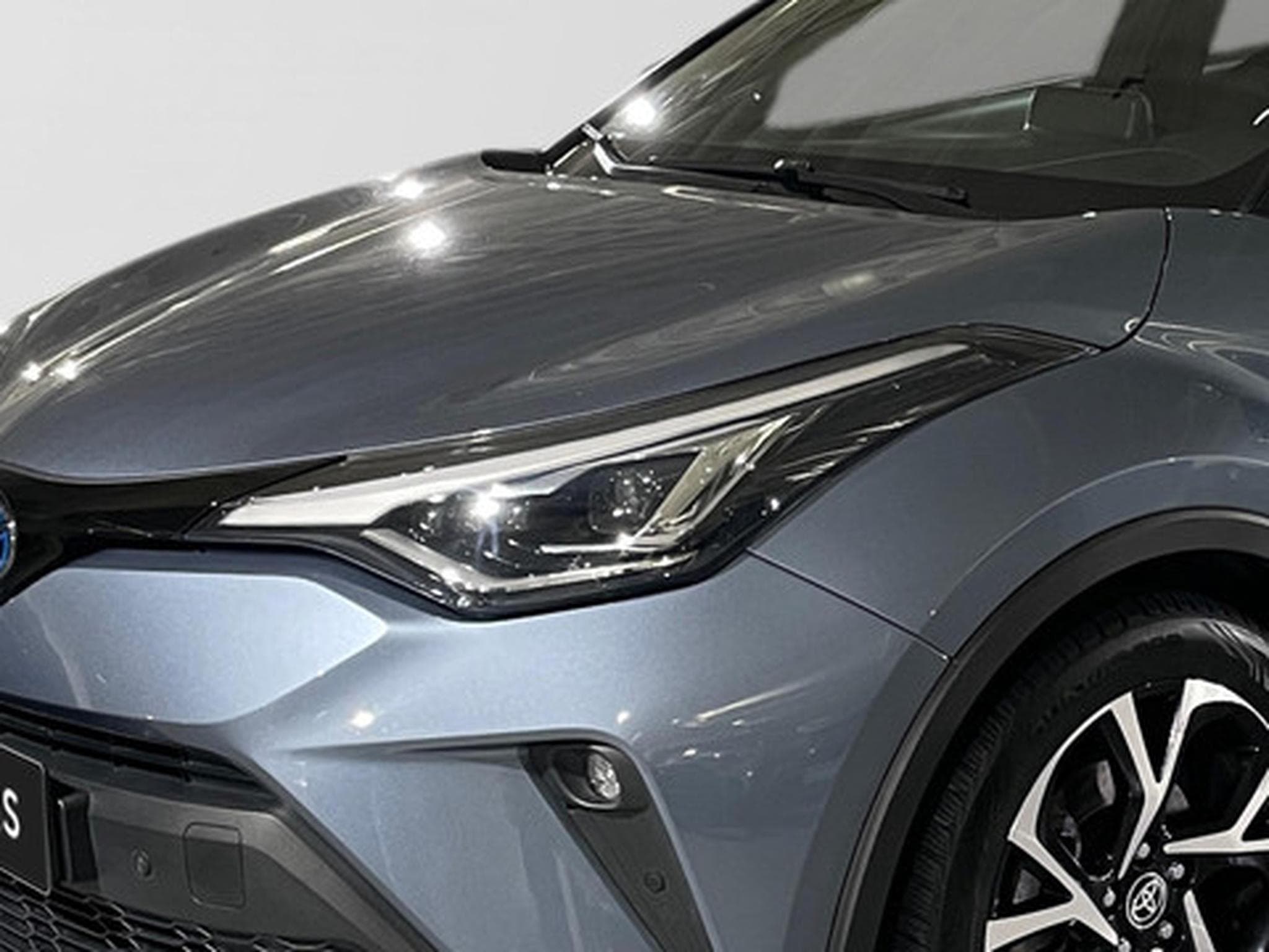 Toyota C-HR 2.0 VVT i-Hybrid C-Lub Bi-Tone E-CVT (2022) - Photo 21